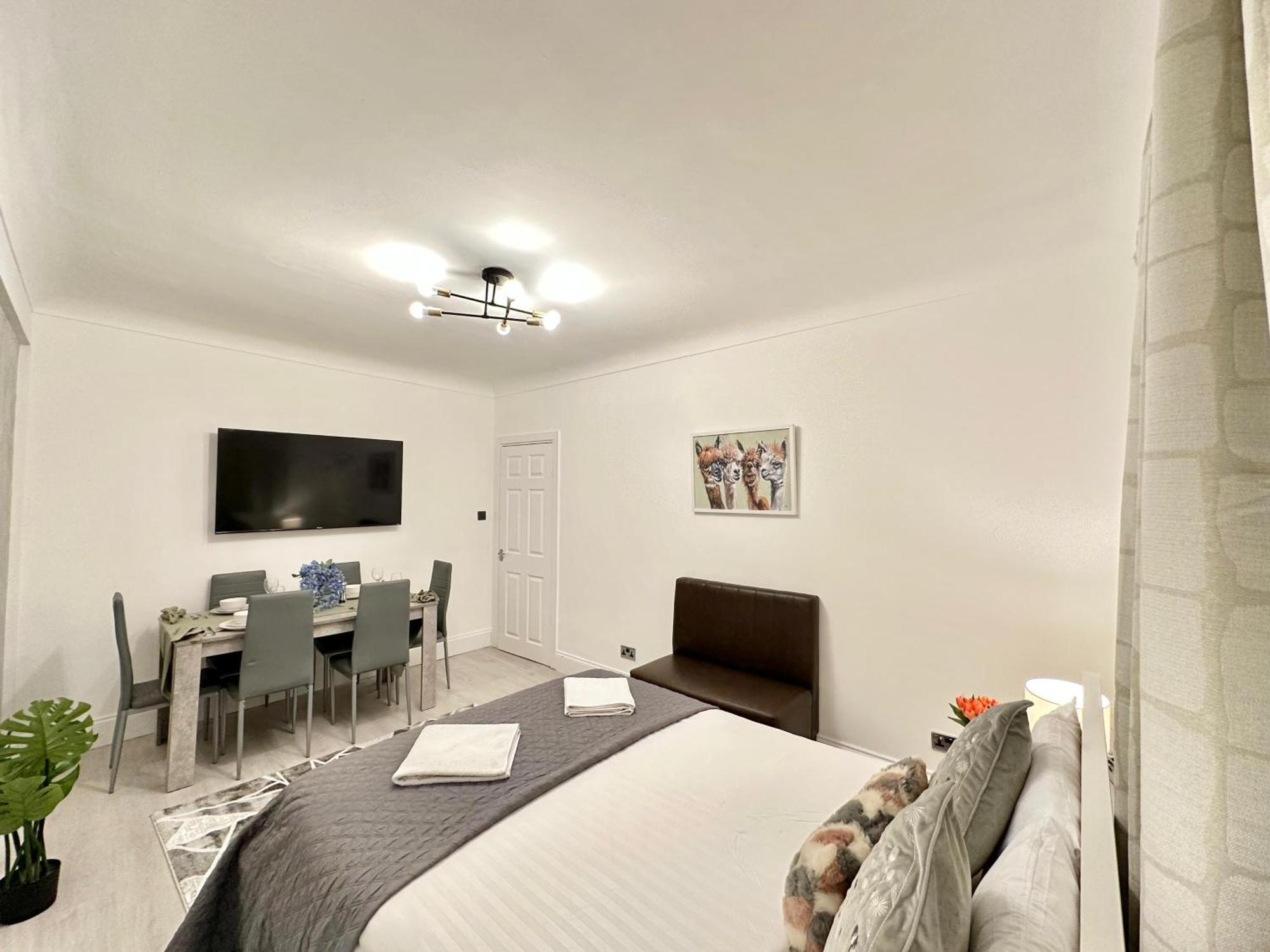 Beautiful Near Mayfair Apartment