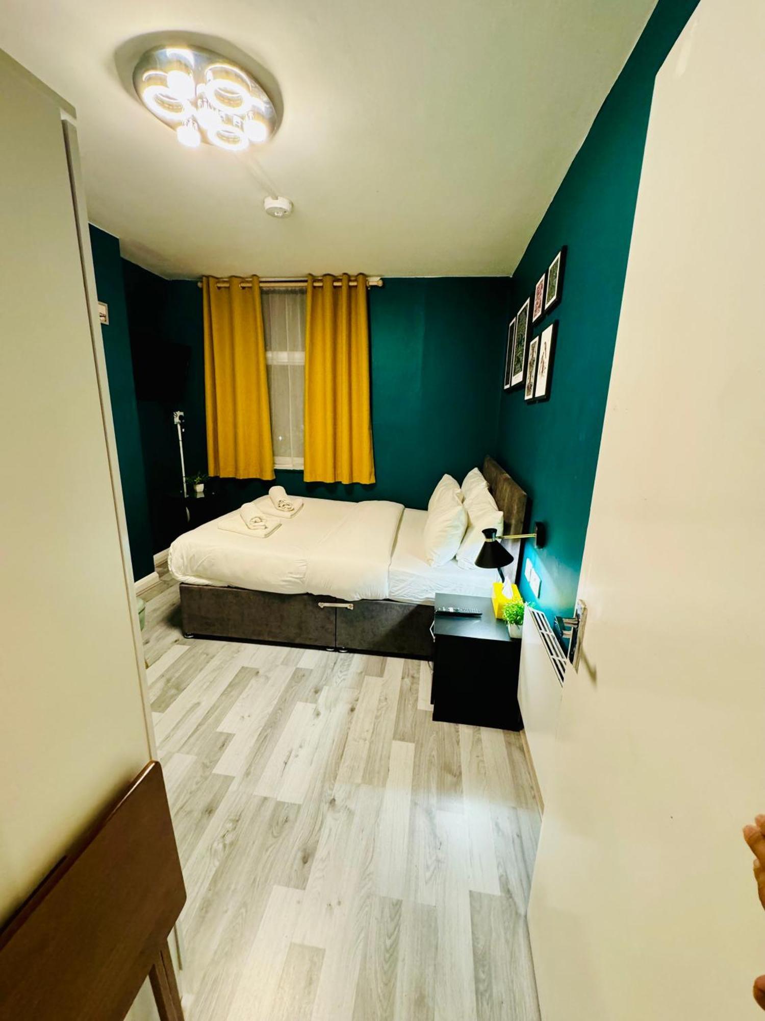 Unique Studio Flat In City 1110 *