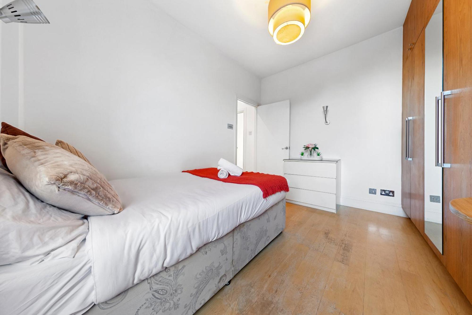 Apartamento Luxury 4-bedroom Modern Flat In Steps From Station, Sleeps 9 In Style!