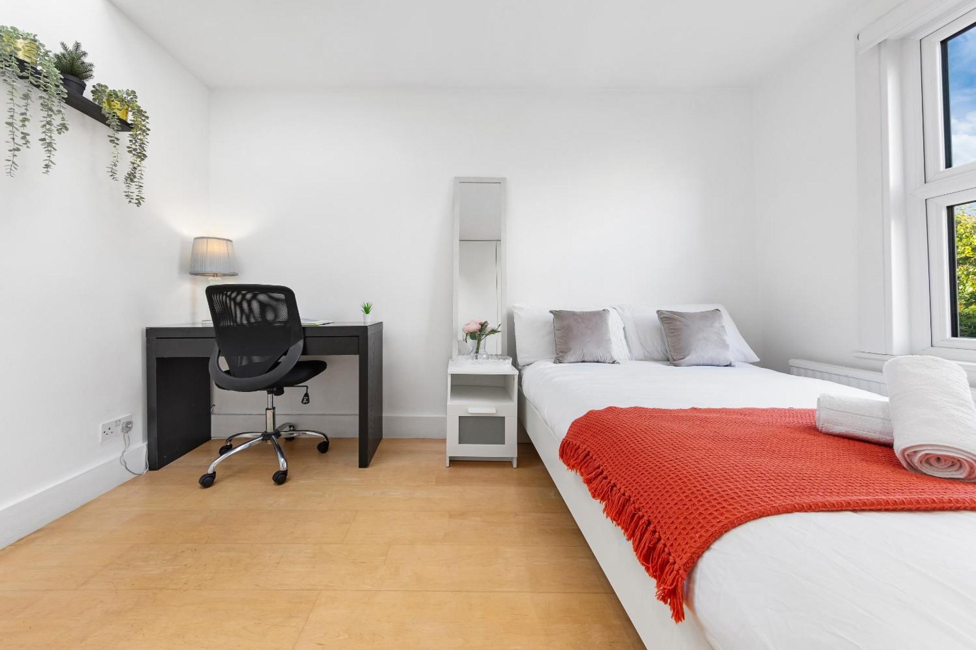 Luxury 4-bedroom Modern Flat In Steps From Station, Sleeps 9 In Style! Apartamento *
