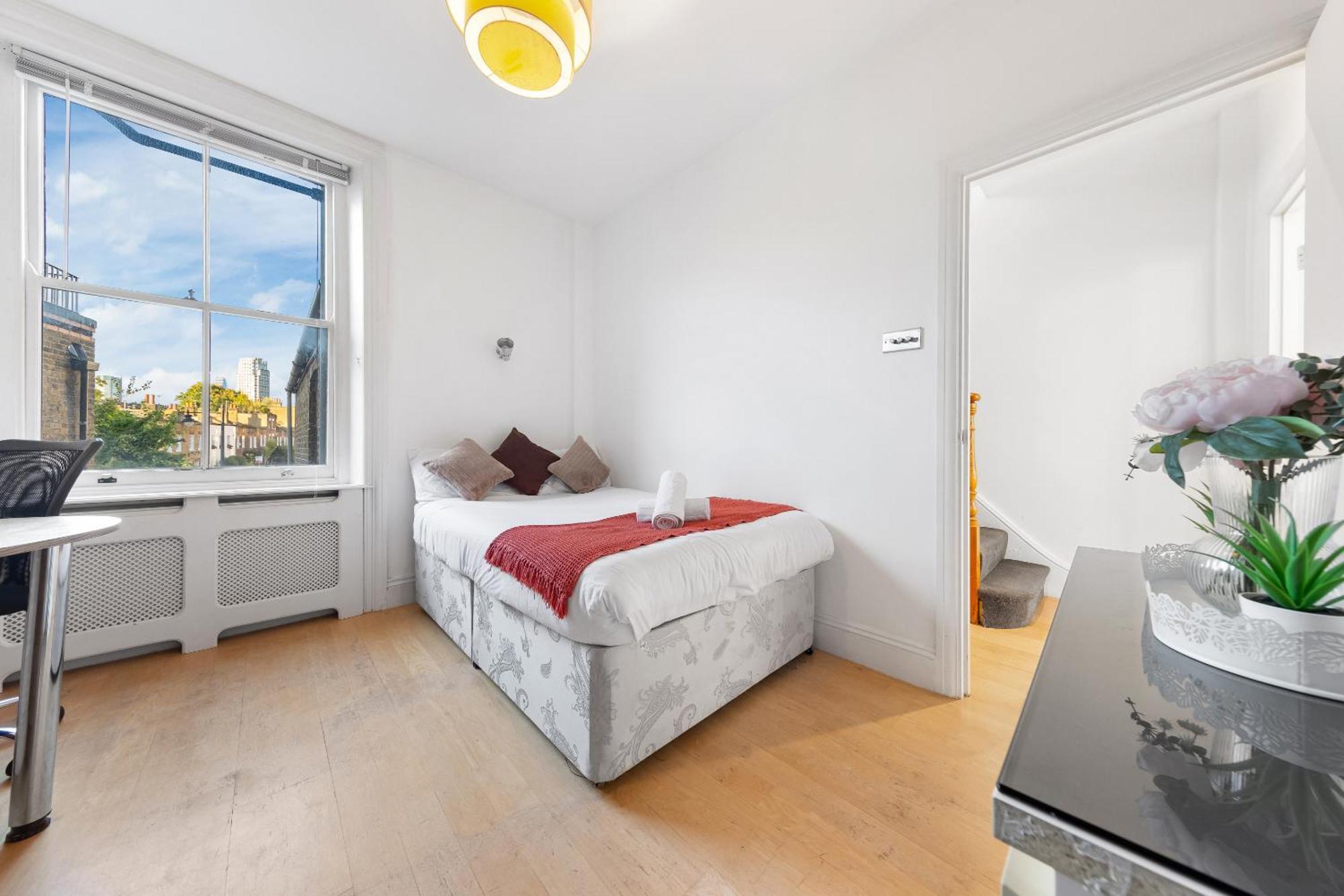 Luxury 4-bedroom Modern Flat In Steps From Station, Sleeps 9 In Style! Apartamento
