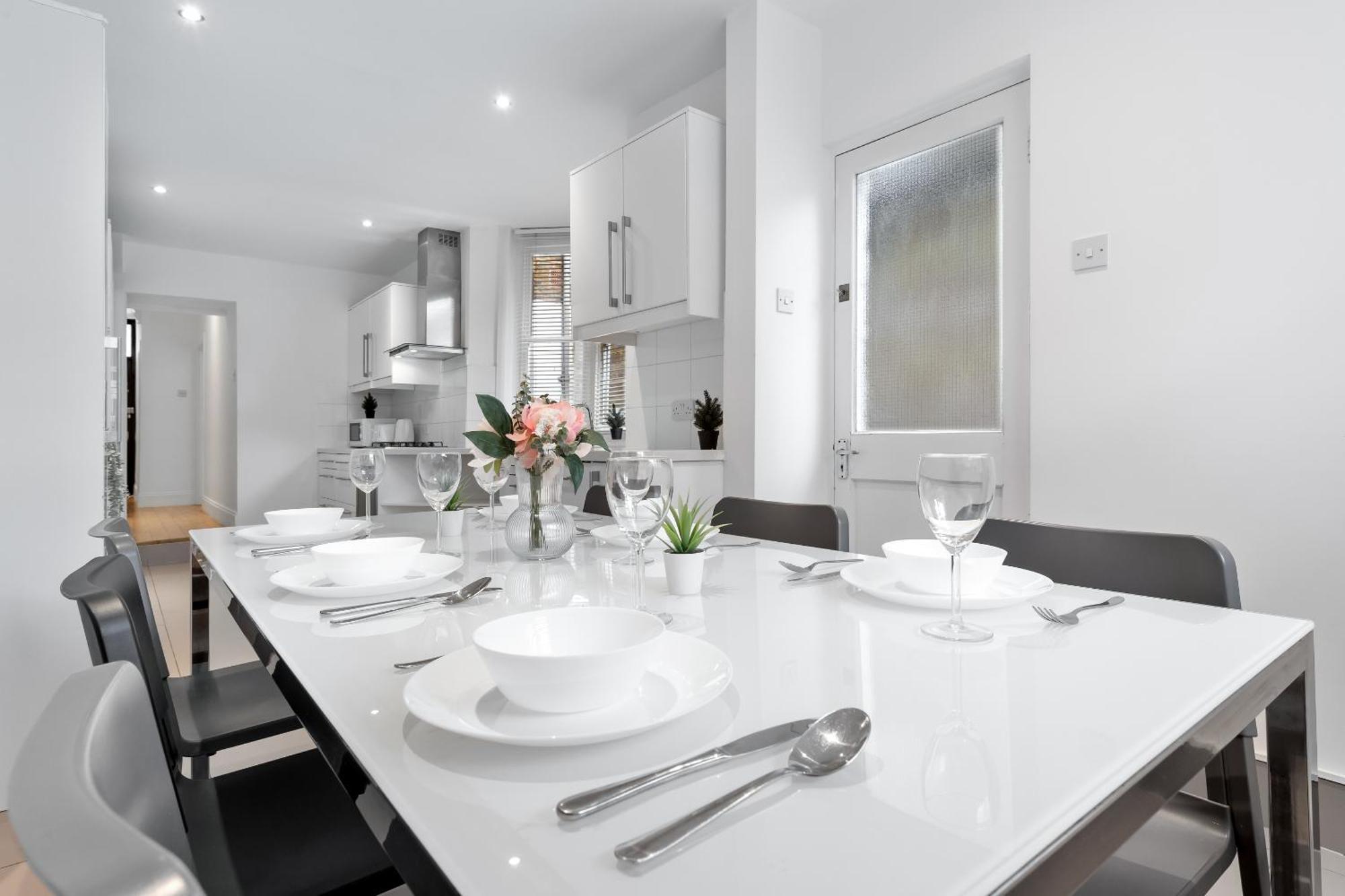 Apartamento Luxury 4-bedroom Modern Flat In Steps From Station, Sleeps 9 In Style! Londres