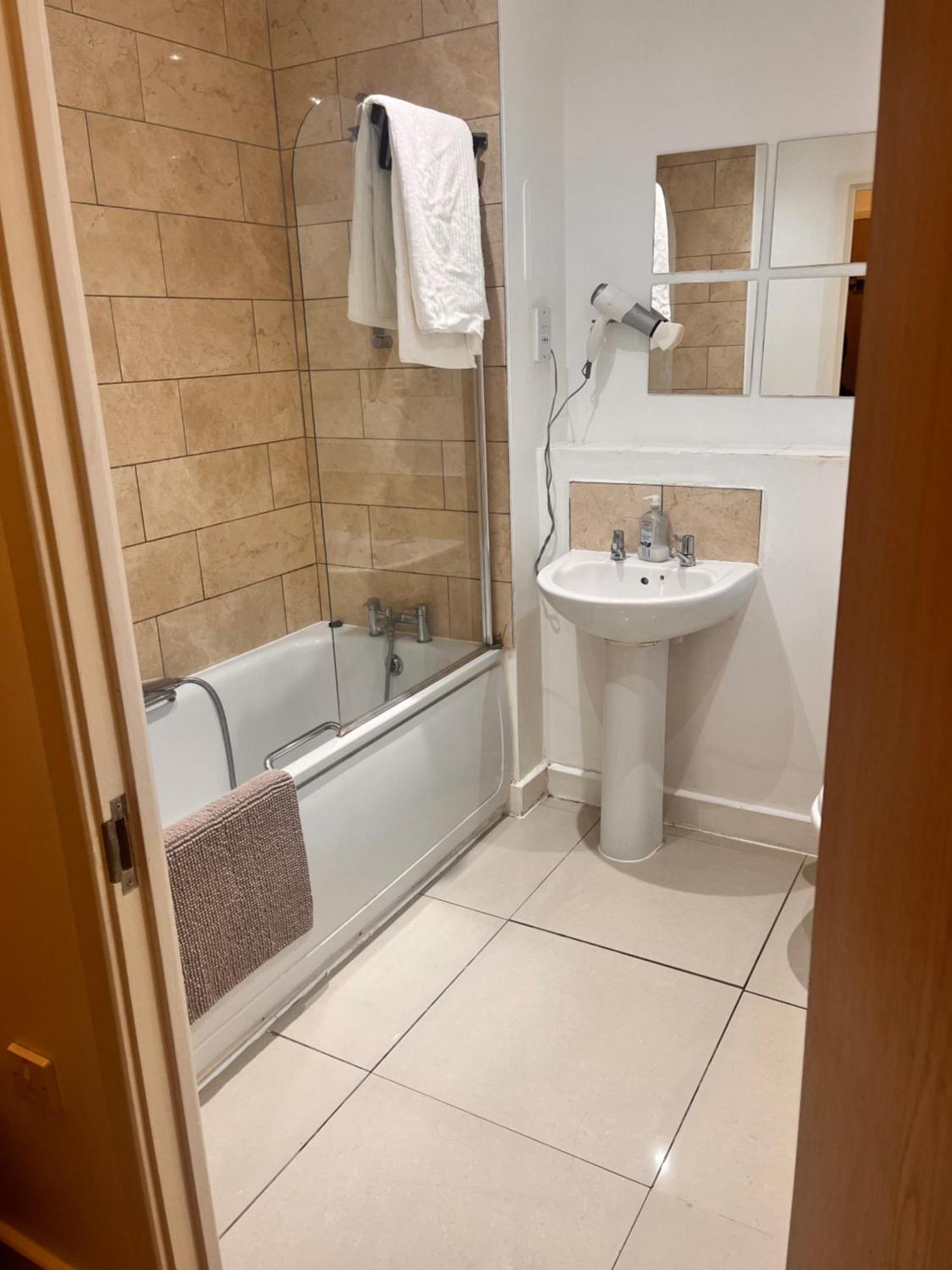 Lovely 2 Bedroom River View Apartamento