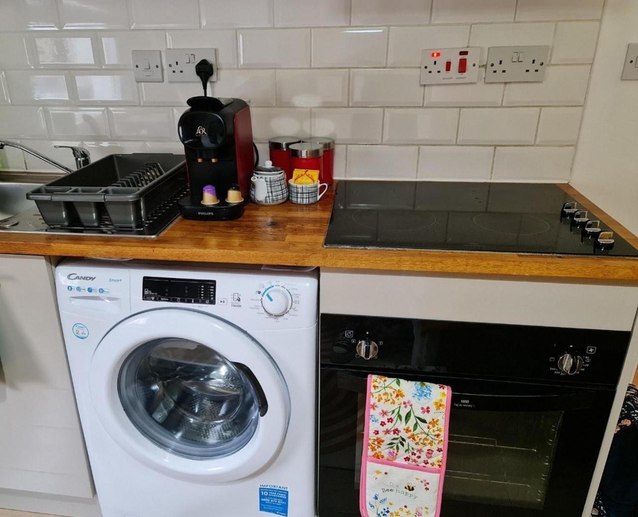 Stylish - Private Bathroom, 15mins To London! Apartamento Londres