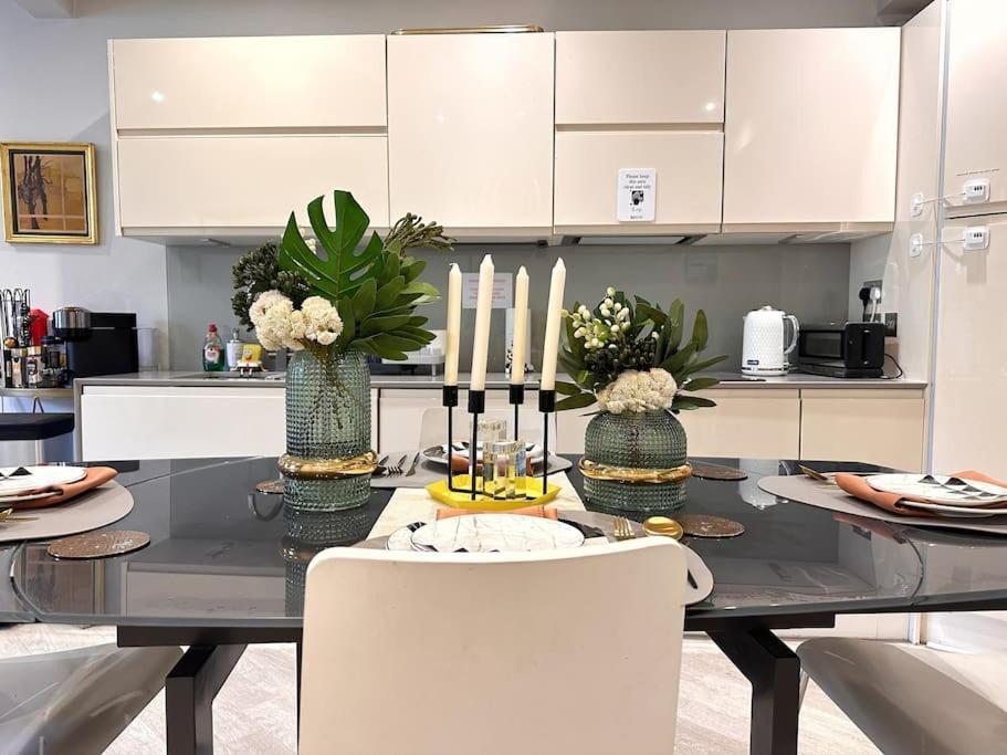 Pousada Stunning Modern 2-floor House With 3 Ensuite Londres