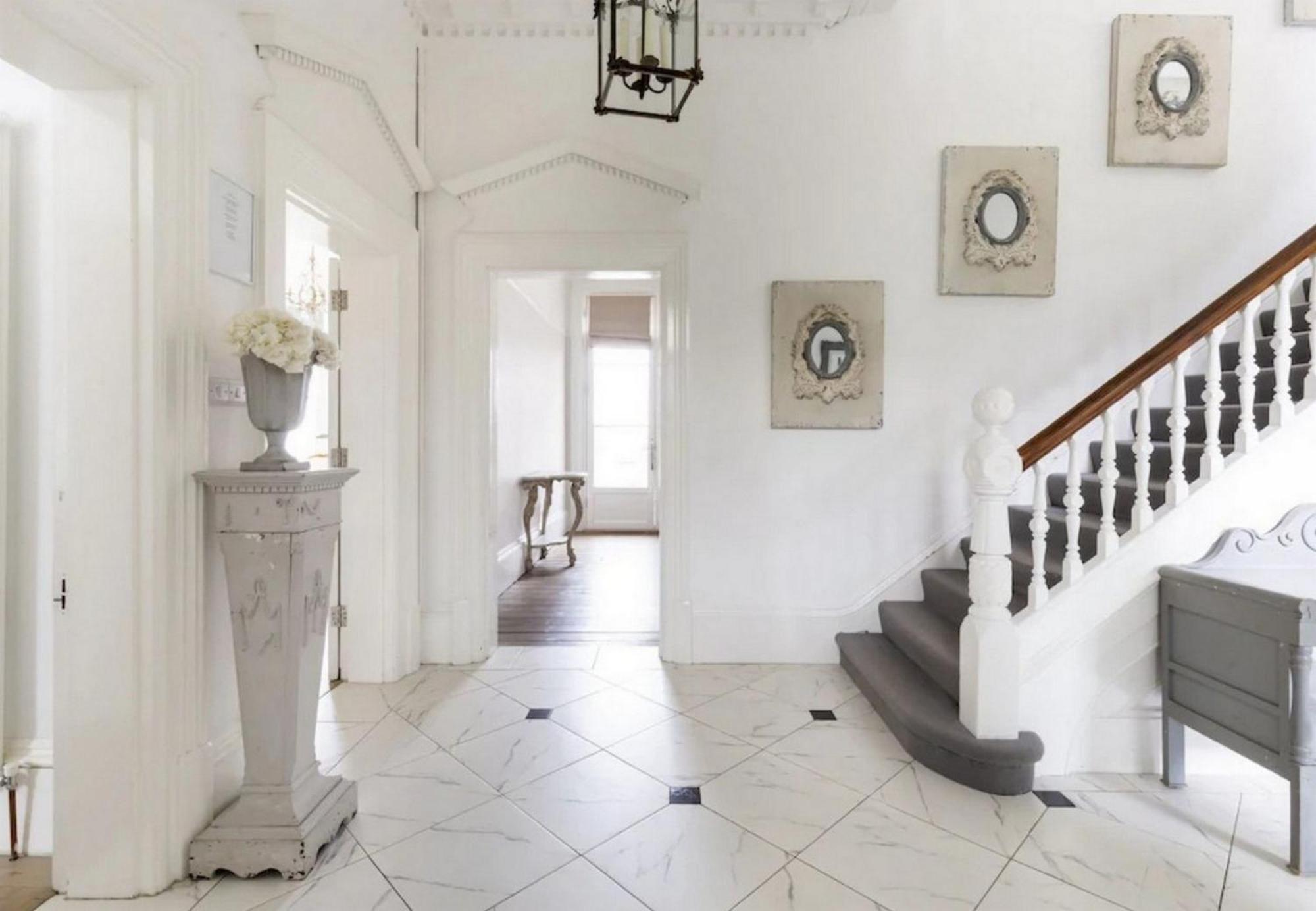 Villa 7br Holiday In Near Hyde Park- If You Want To Book, Please Contact On Wh-ats-app - 0034-605-434-371 !!!! Londres