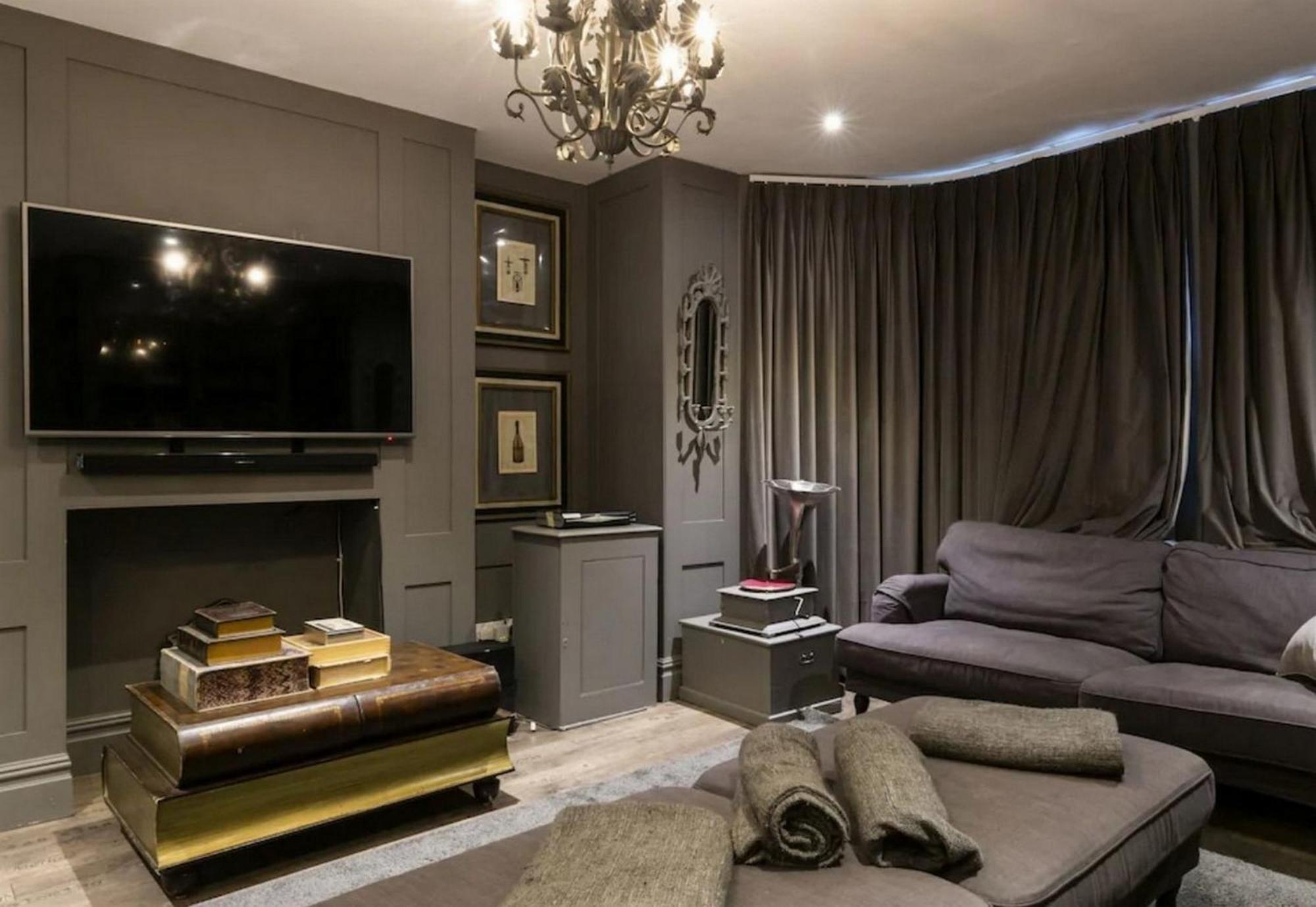 7br Holiday In Near Hyde Park- If You Want To Book, Please Contact On Wh-ats-app - 0034-605-434-371 !!!!