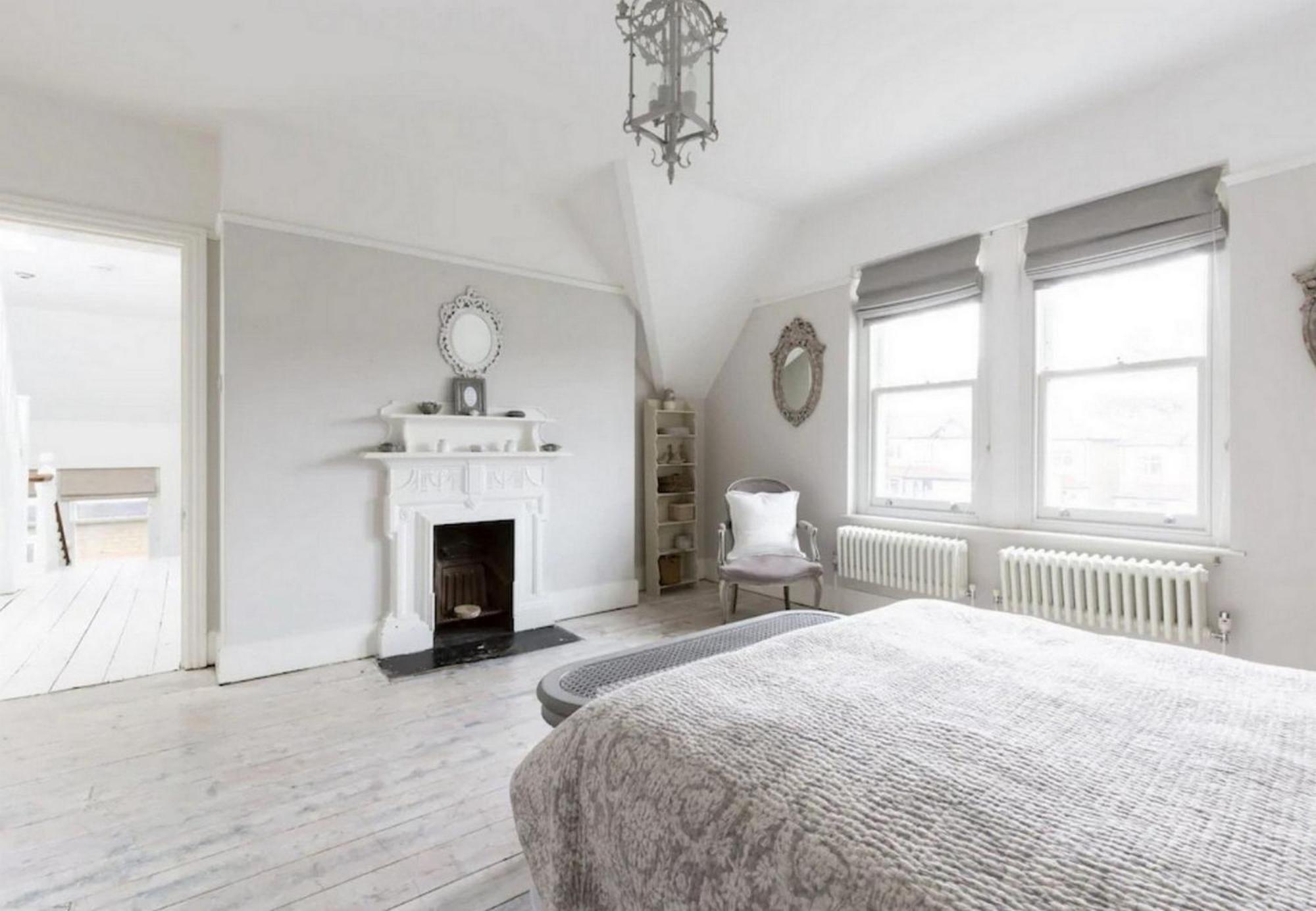Villa 7br Holiday In Near Hyde Park- If You Want To Book, Please Contact On Wh-ats-app - 0034-605-434-371 !!!! *