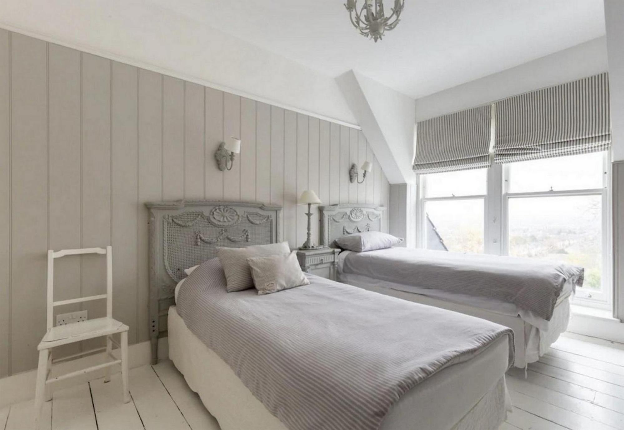Villa 7br Holiday In Near Hyde Park- If You Want To Book, Please Contact On Wh-ats-app - 0034-605-434-371 !!!! Londres