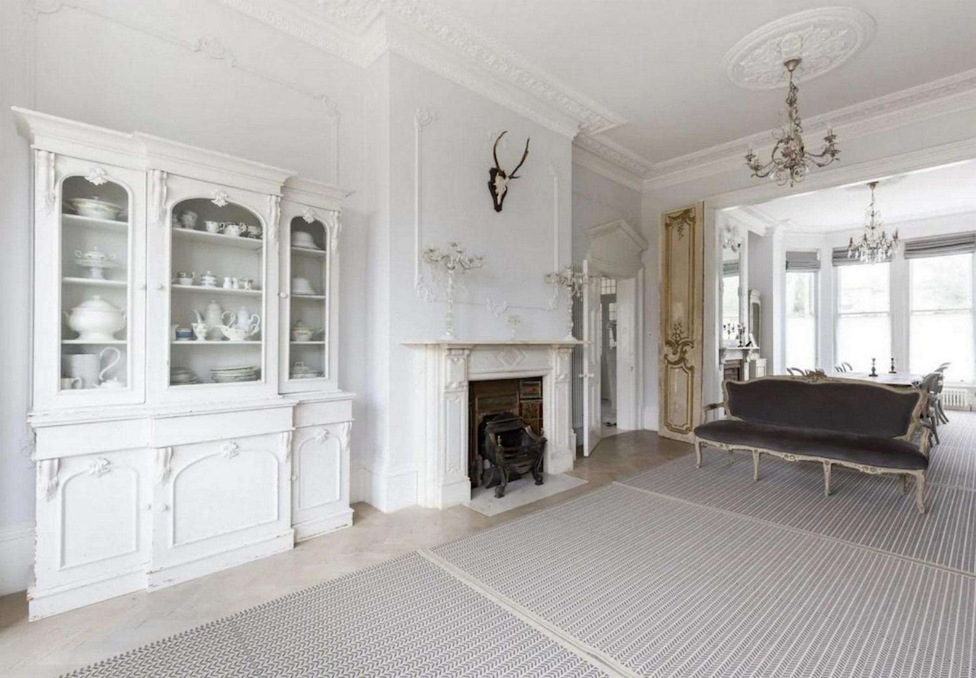 Villa 7br Holiday In Near Hyde Park- If You Want To Book, Please Contact On Wh-ats-app - 0034-605-434-371 !!!! Londres