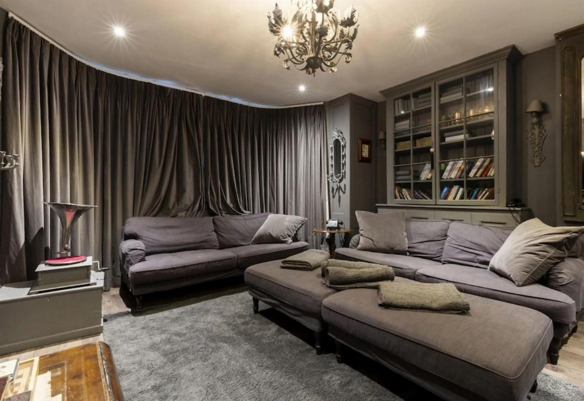 Villa 7br Holiday In Near Hyde Park- If You Want To Book, Please Contact On Wh-ats-app - 0034-605-434-371 !!!! Londres