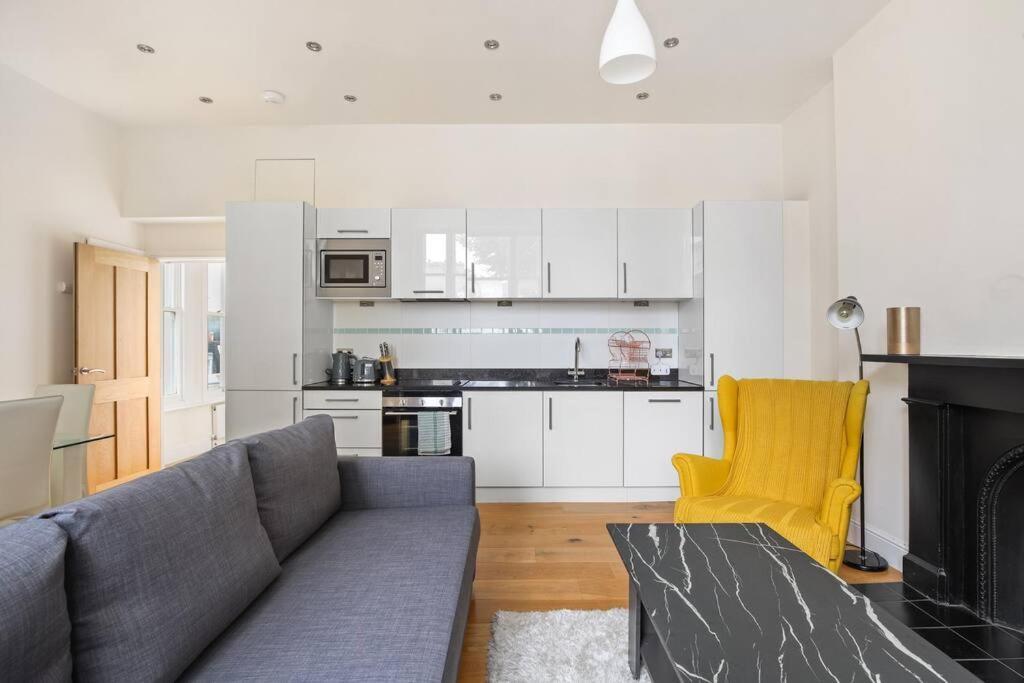 Stylish 1-bed Flat In Prime Kensington Location * Londres