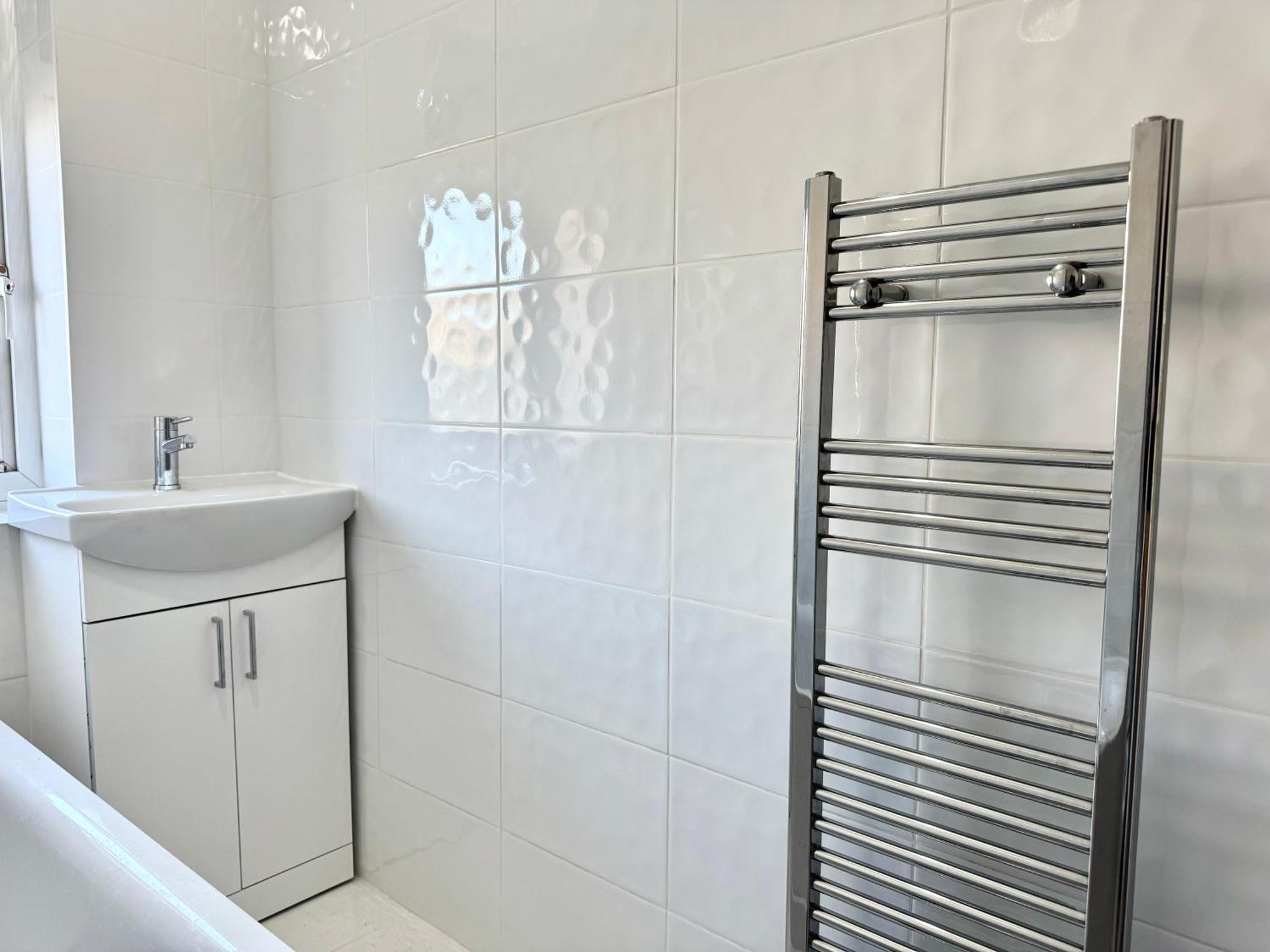 Spacious 5 Bedroom 3 Mins Walk From Mile End * Londres