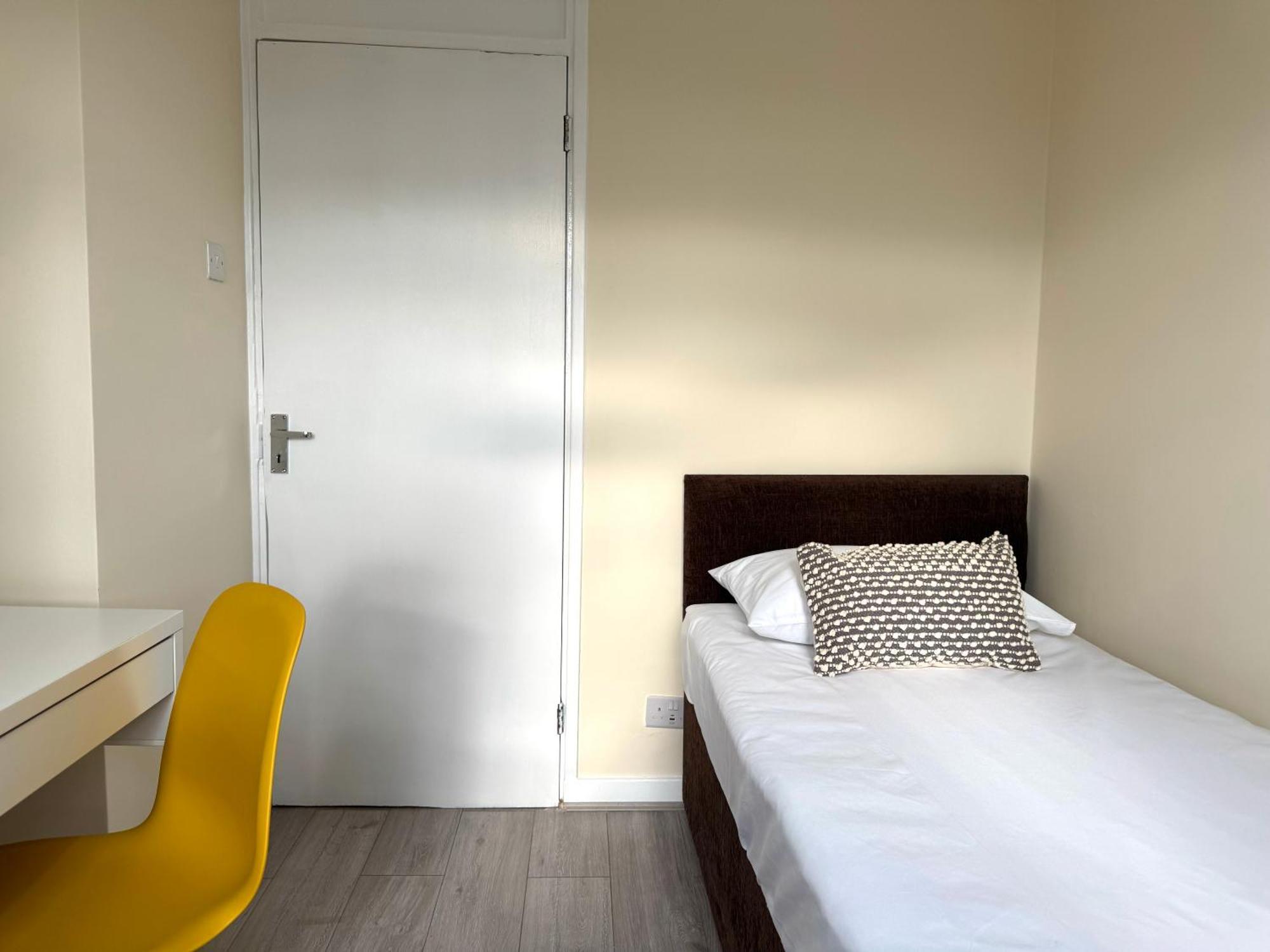 Spacious 5 Bedroom 3 Mins Walk From Mile End Londres