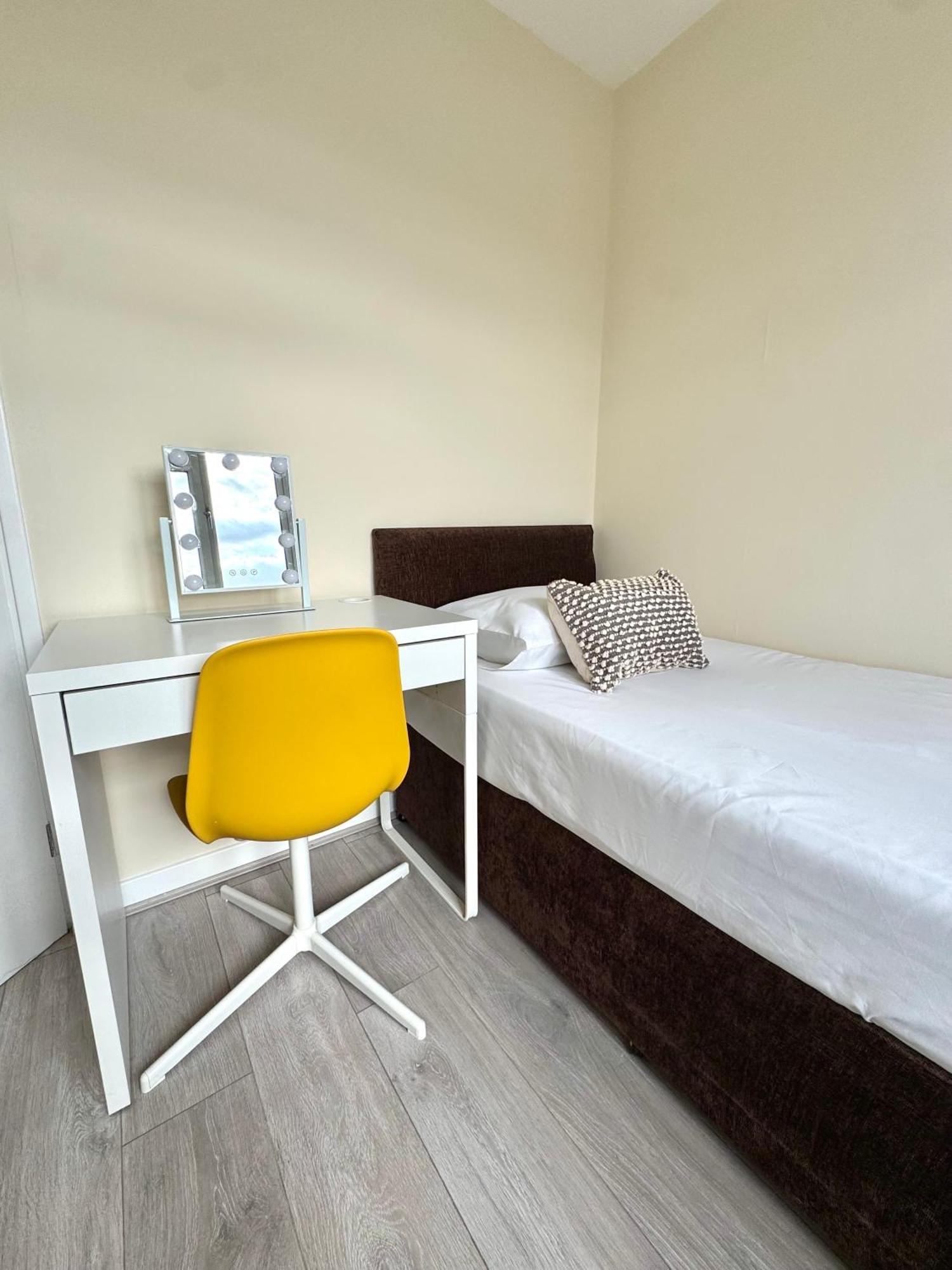 Appartement Spacious 5 Bedroom 3 Mins Walk From Mile End