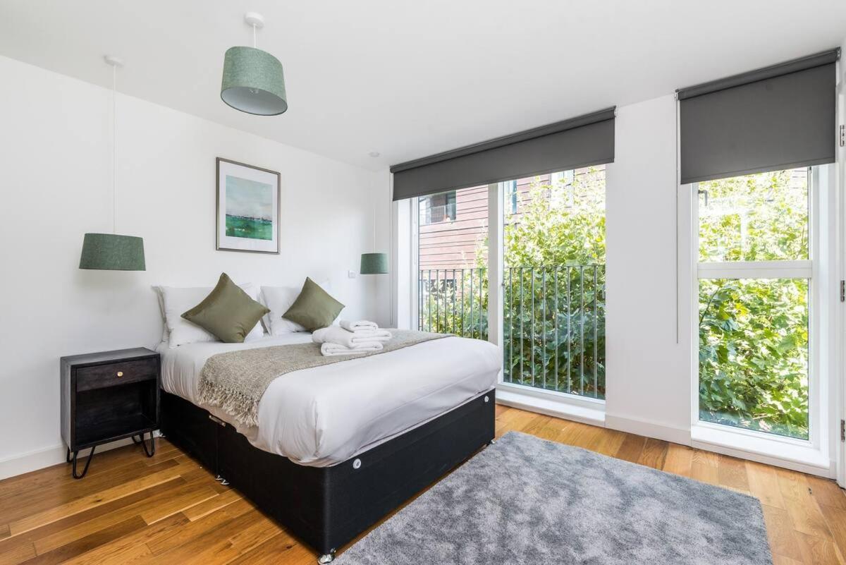 Split Level 3 Bedroom Floor Flat * Londres