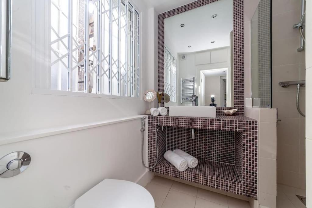 Elegant 2 Bedroom Apartment, Steps From History & V&a Museums, 2 Bathroom & 2 Elevators Appartement Londres