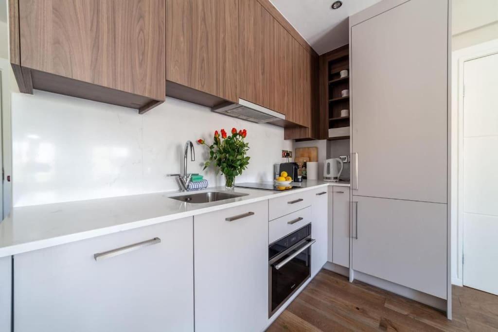 Elegant 2 Bedroom Apartment, Steps From History & V&a Museums, 2 Bathroom & 2 Elevators Londres