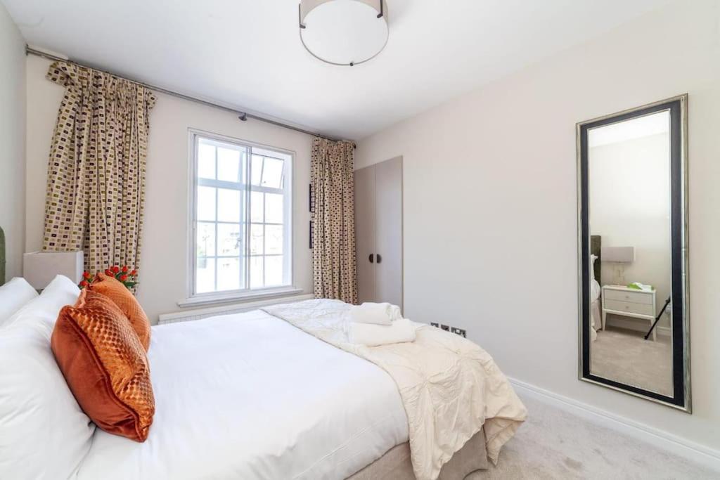 Elegant 2 Bedroom Apartment, Steps From History & V&a Museums, 2 Bathroom & 2 Elevators Appartement Londres