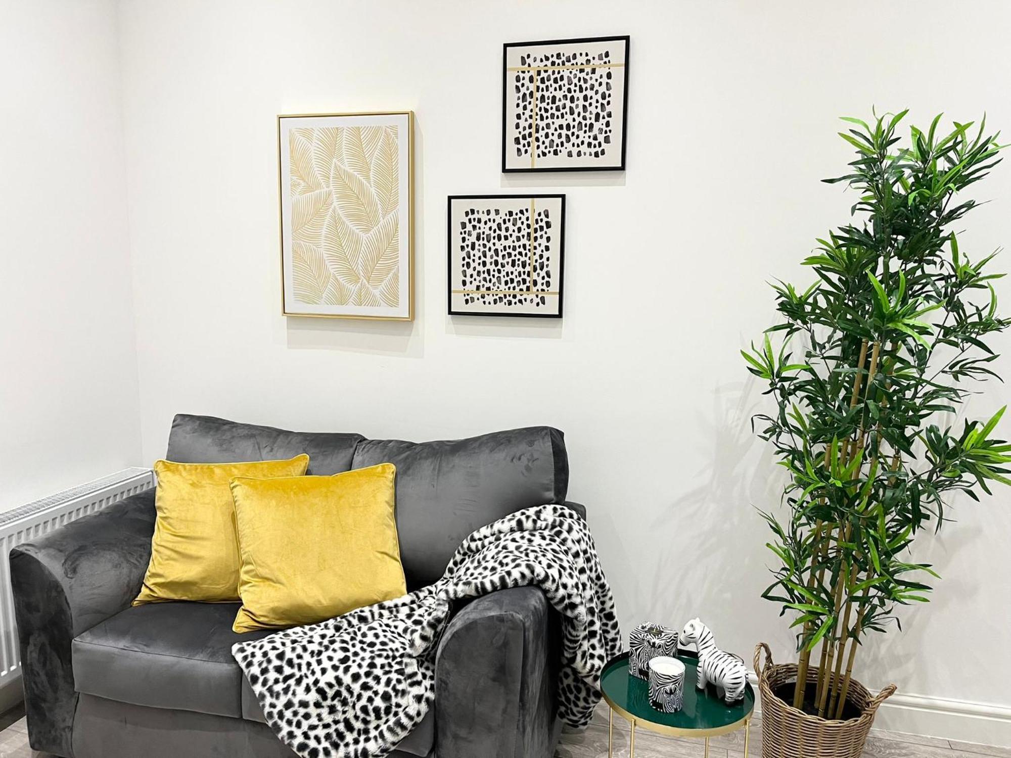 Apartment Stylish Ealing -near Tube - Ideal For Family&group London