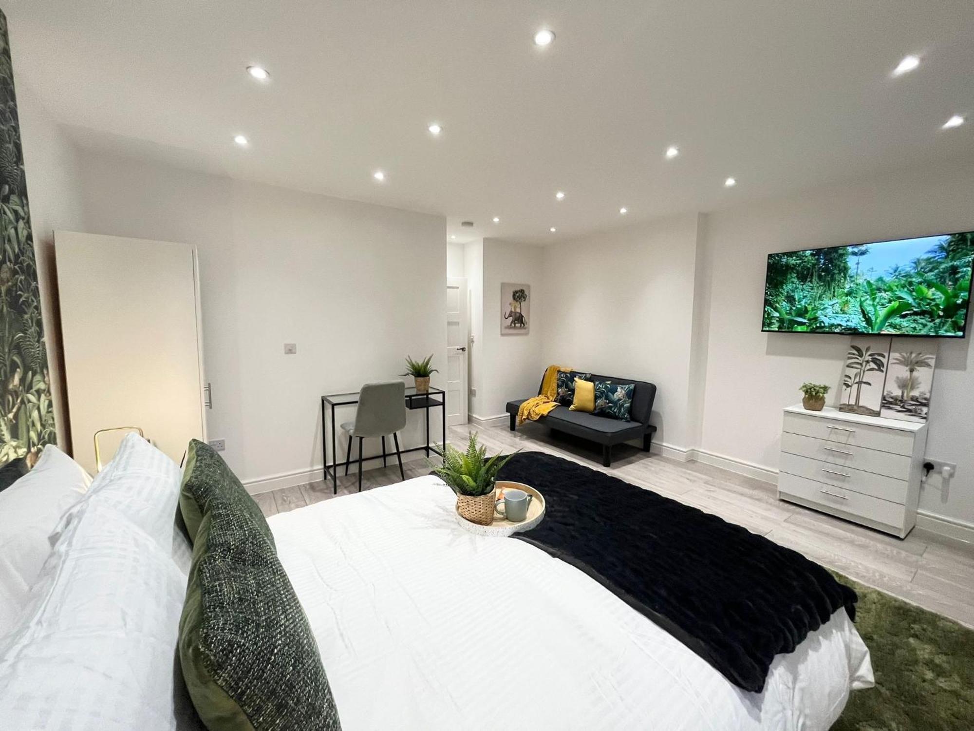 Stylish Ealing -near Tube - Ideal For Family&group * London