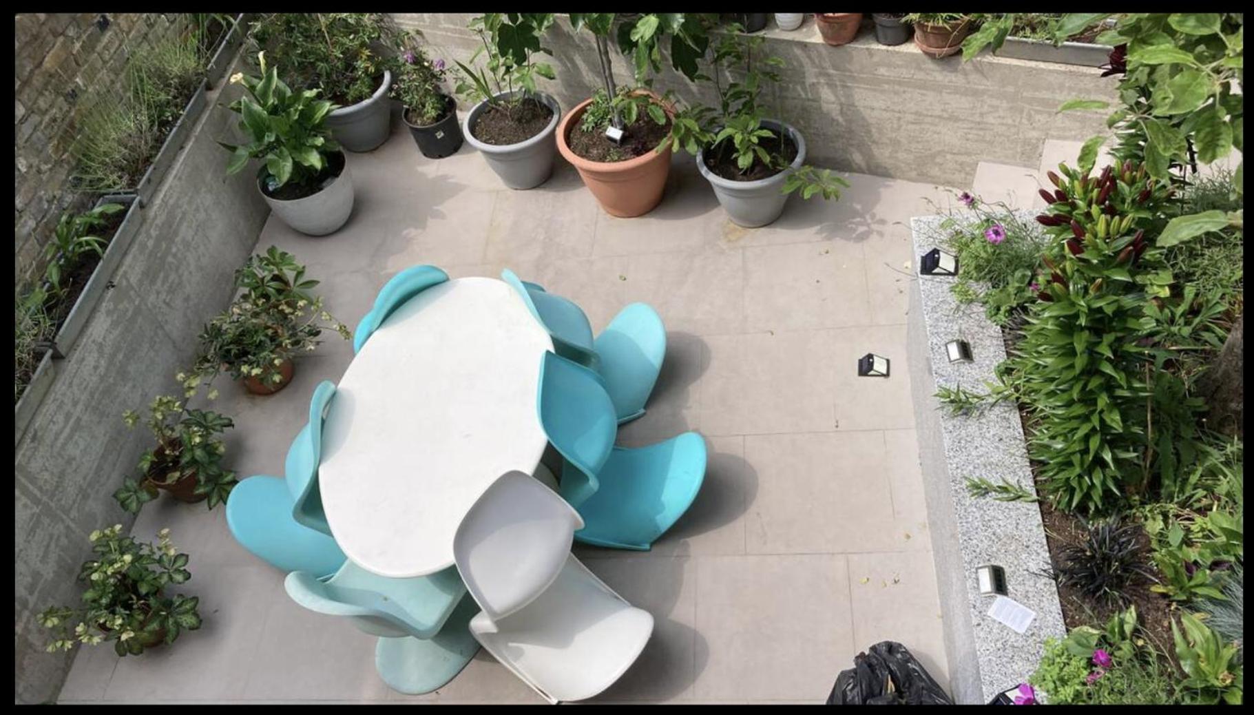 Fabulous Spacious Stylish Private In Nw6 With Excellent Transport Links To Centre, Hosted By Female Currently Taking Bookings For Females & Couples Only, Suitable For Holidays, Study, Work, Courses Or Inbetween Quarto em Acomodações Particulares Londres