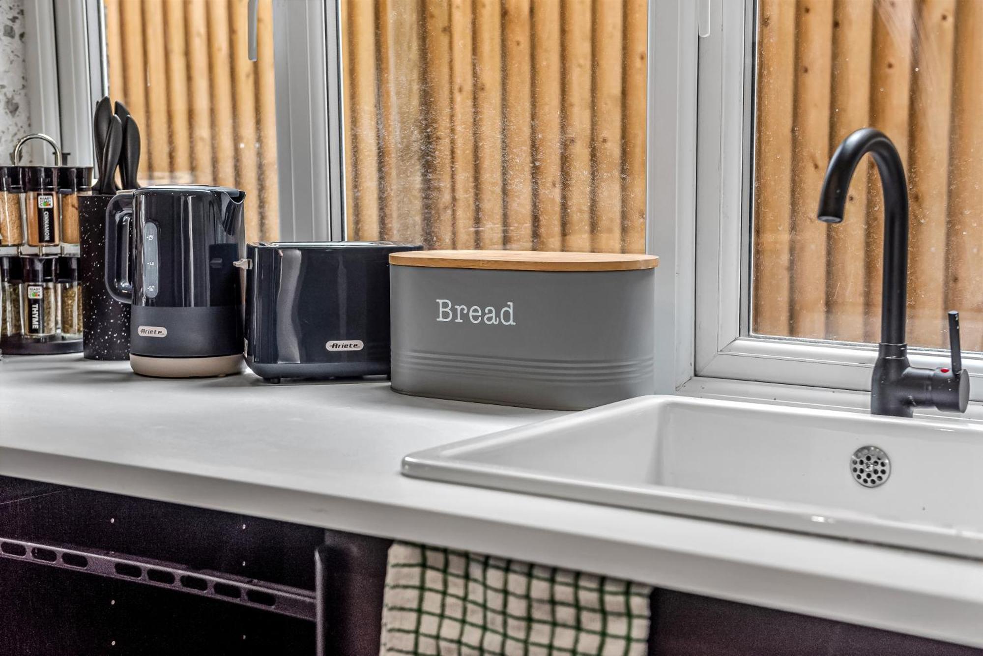 Appartement Posh With Functional Kitchenette Londen