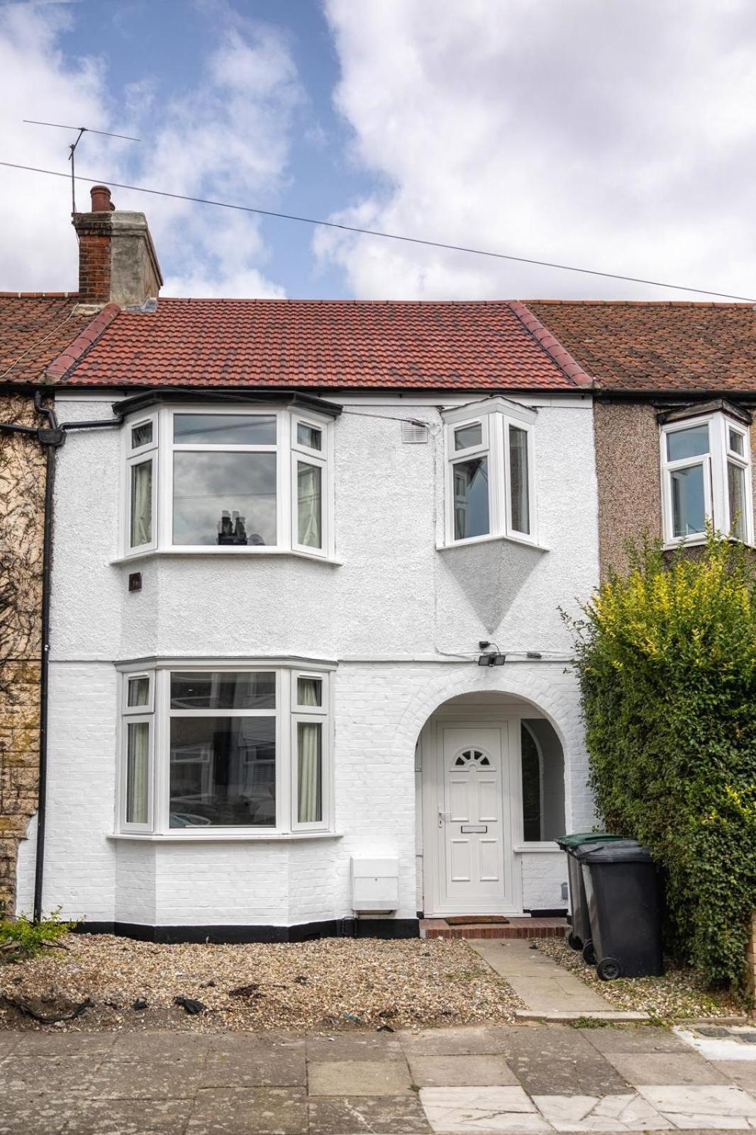 Modern With Driveway Parking For 2 Vehicles, Near Tottenham Hotspur Stadium, White Hart Lane Train Station