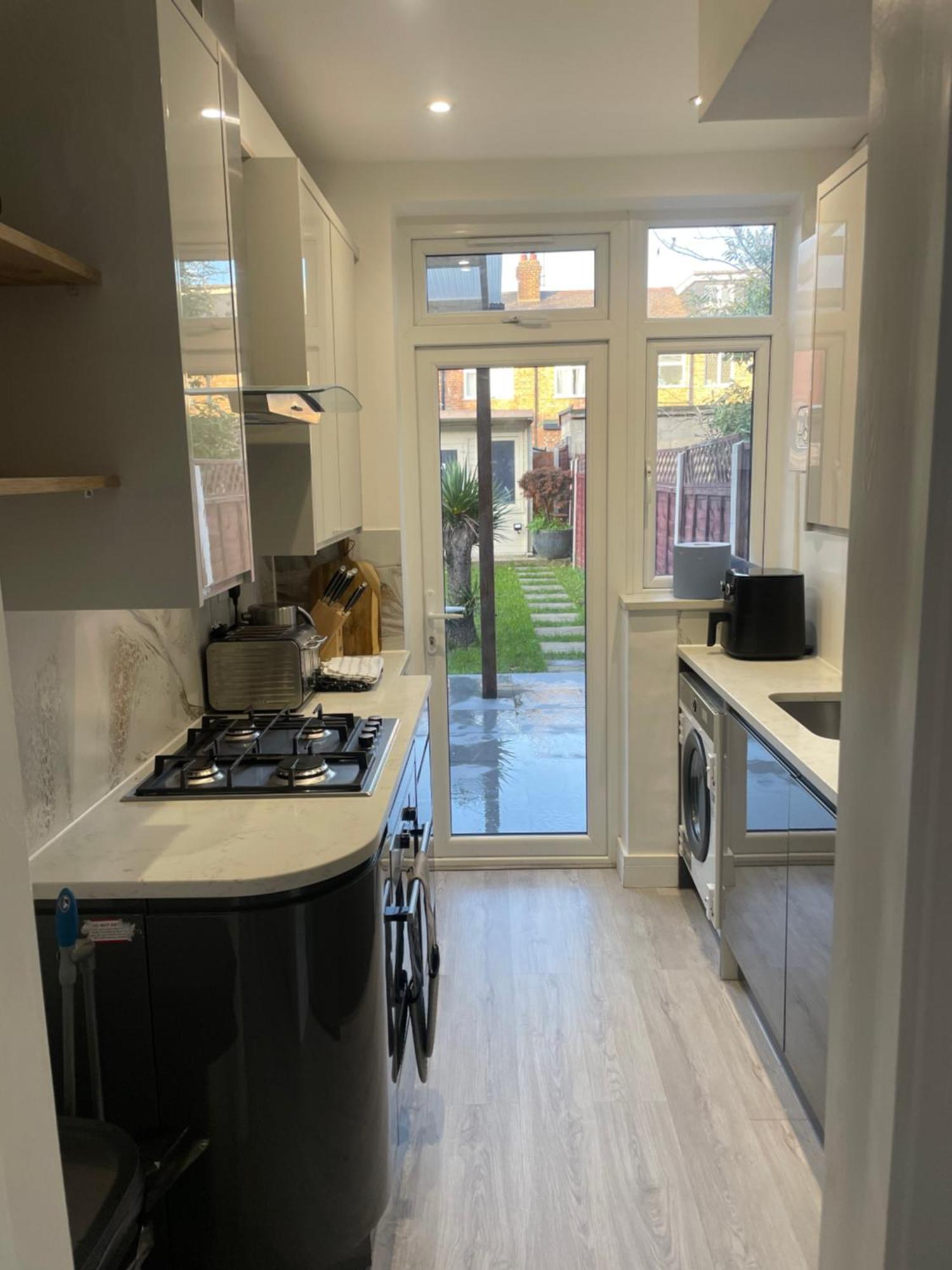 Modern With Driveway Parking For 2 Vehicles, Near Tottenham Hotspur Stadium, White Hart Lane Train Station *