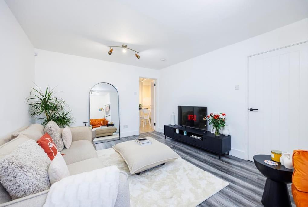 Stylish 3-bed East Contractors Parking Sleeps 5 Near Excel * Londres