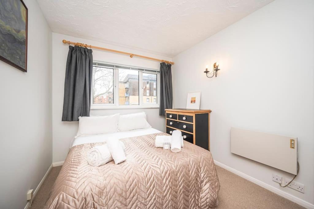 Cosy 2 Bedroom Flat Close To Tower Bridge With Free Parking *