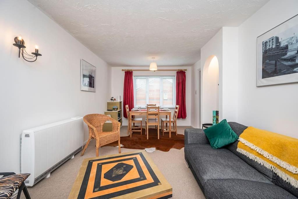 Cosy 2 Bedroom Flat Close To Tower Bridge With Free Parking Appartement Londen