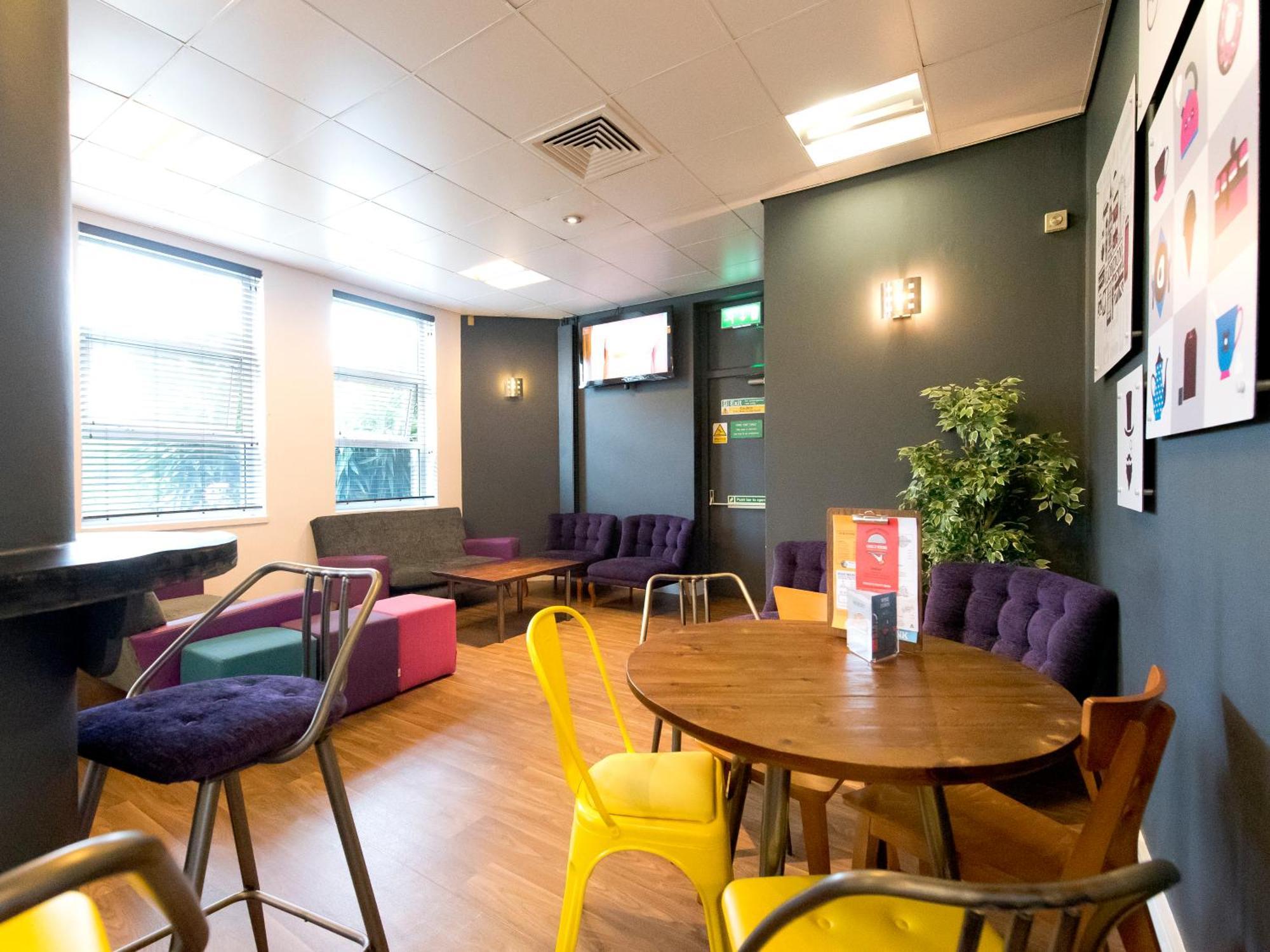Yha Thameside Hostal
