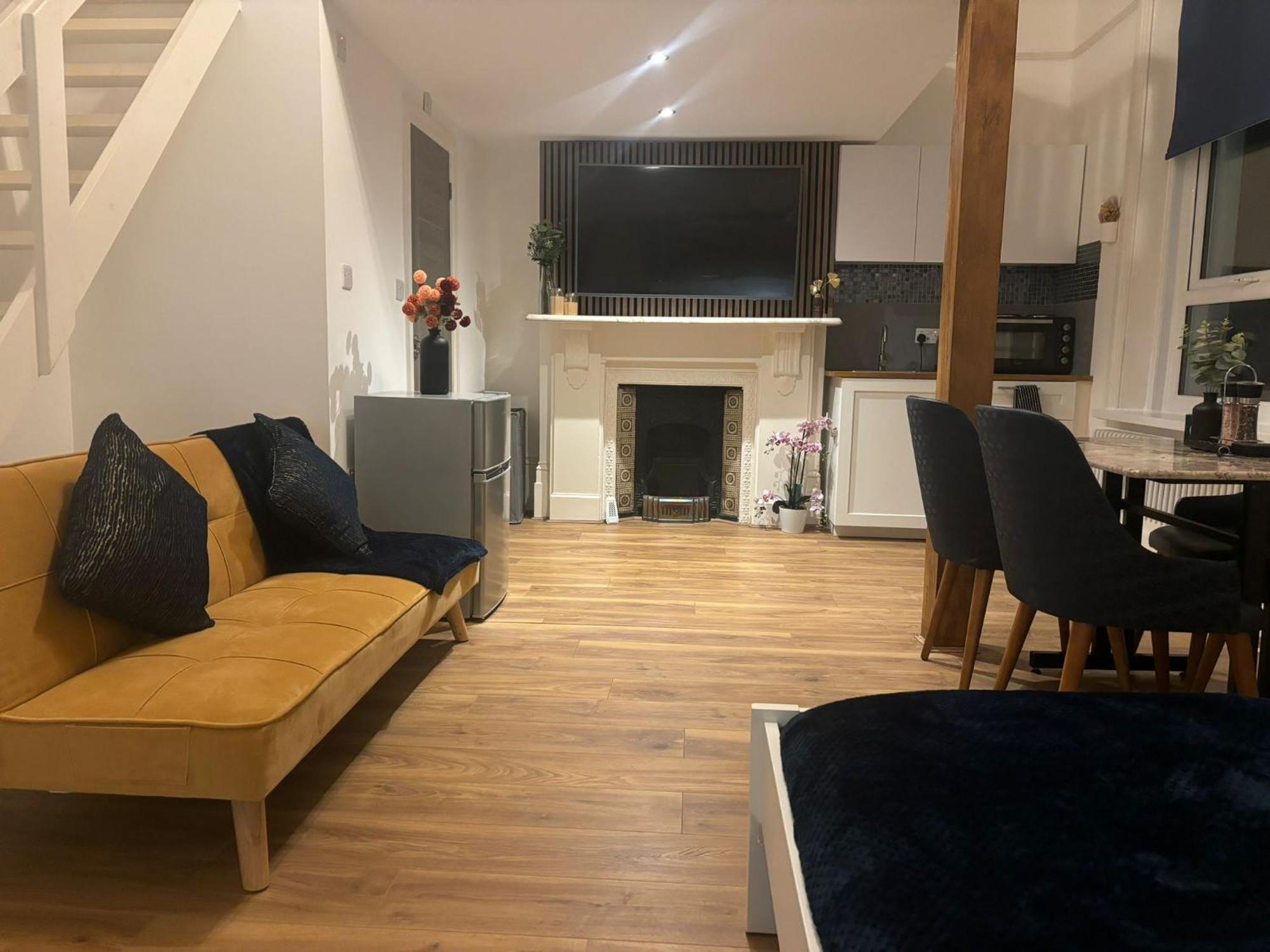 Zee Homes W6 Apartment London