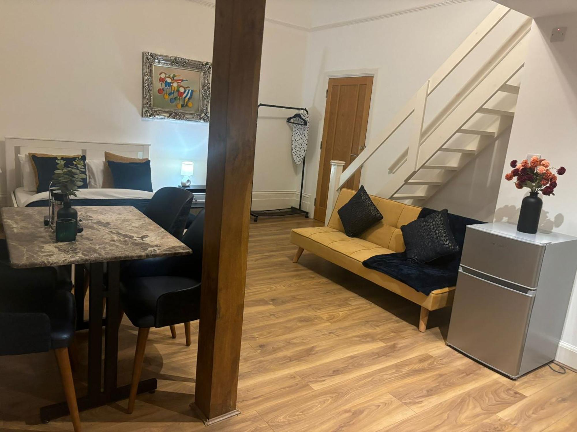 Zee Homes W6 *