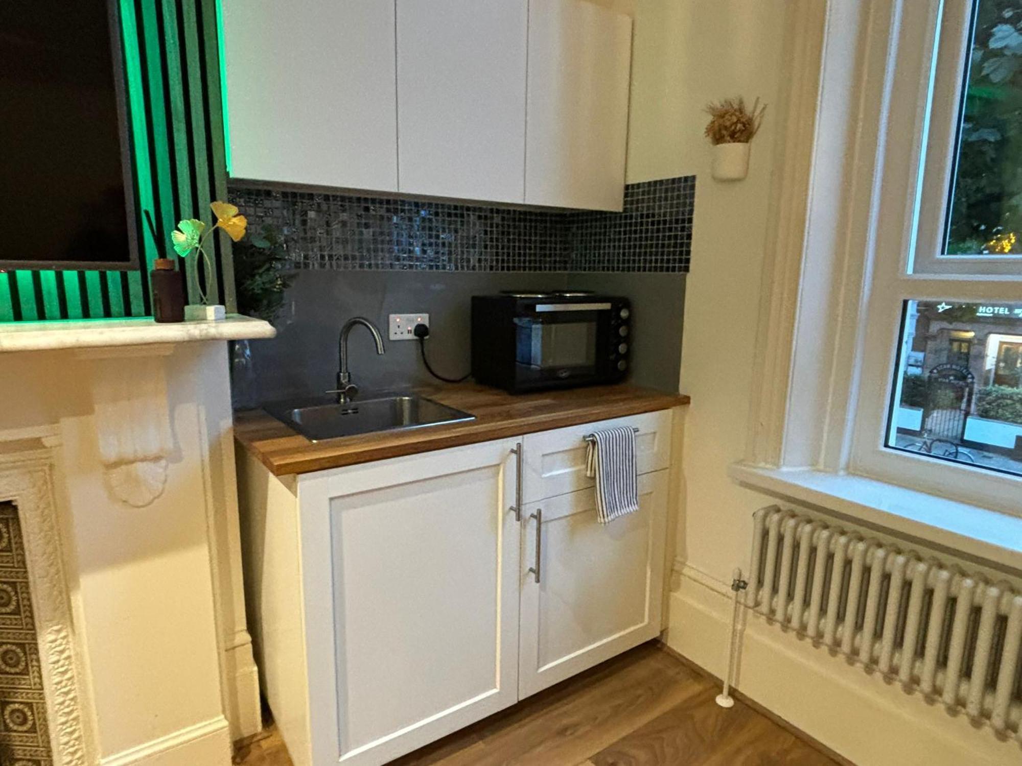 Zee Homes W6 Apartment *