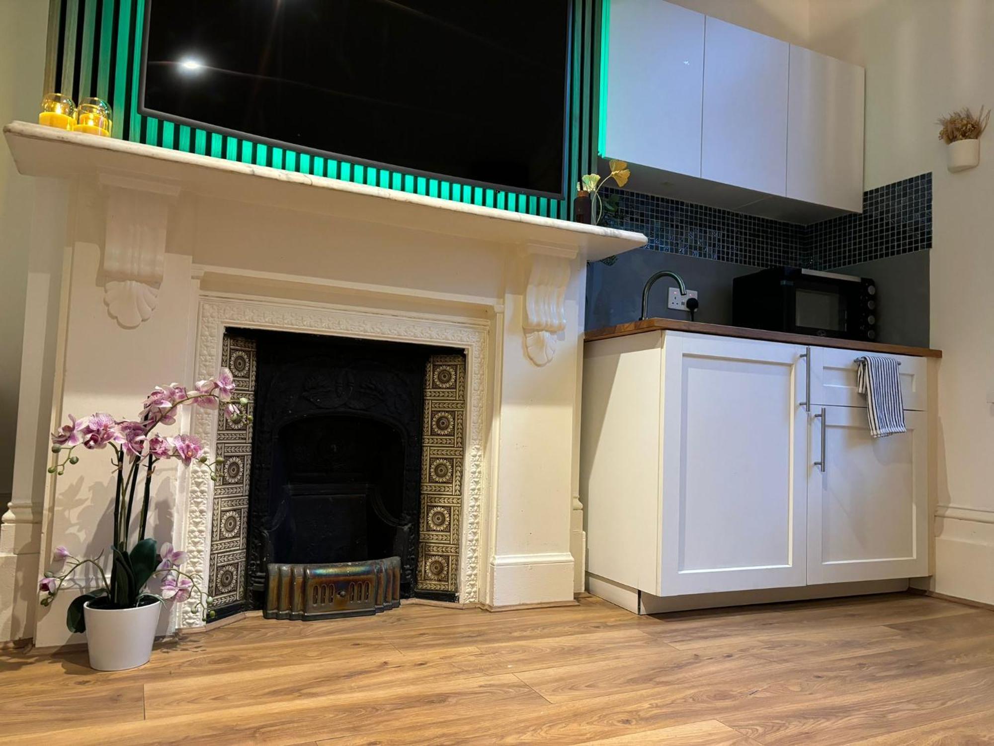 Zee Homes W6 Apartment