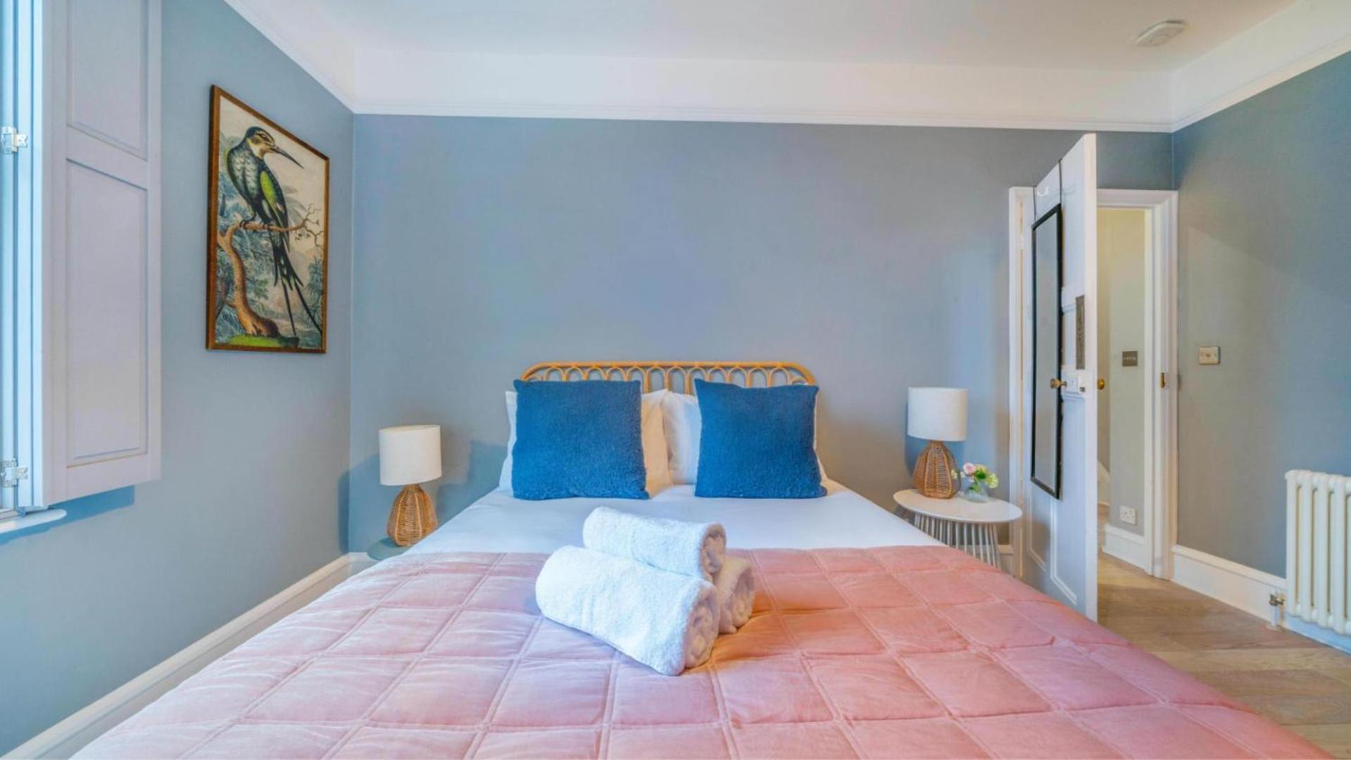 Hébergement de vacances Spacious 4br Retreat With Private Garden Zone 3 *
