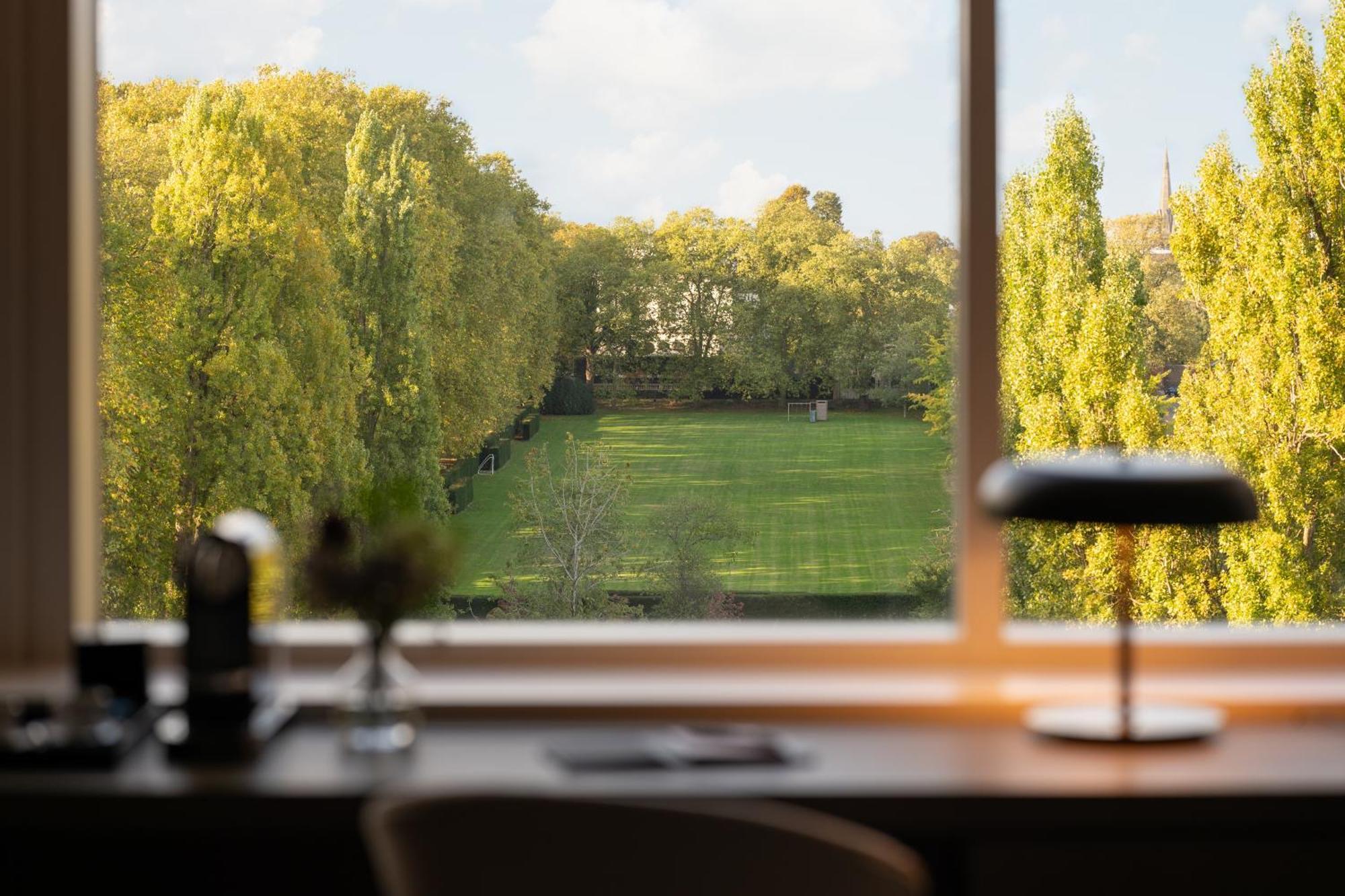 Royal Garden Hotel 5*