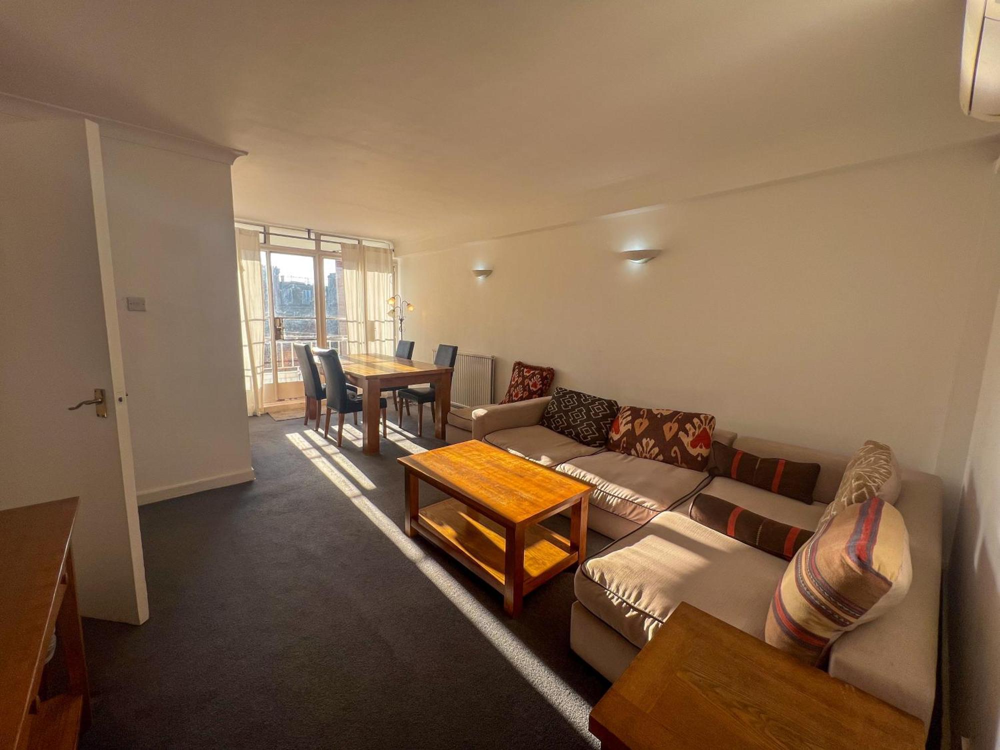 Collection In Prestigious Mayfair Location Londres