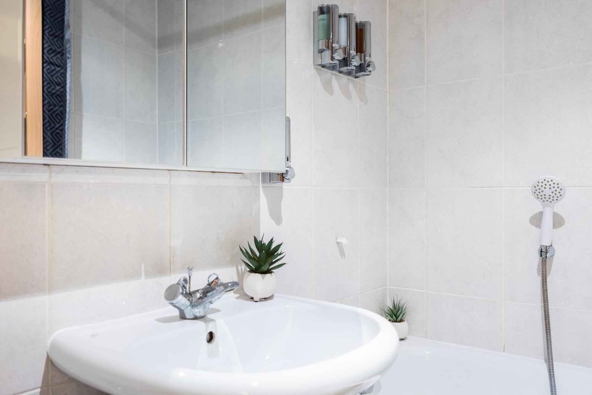 Welcomestay St Georges Wharf Appartement *