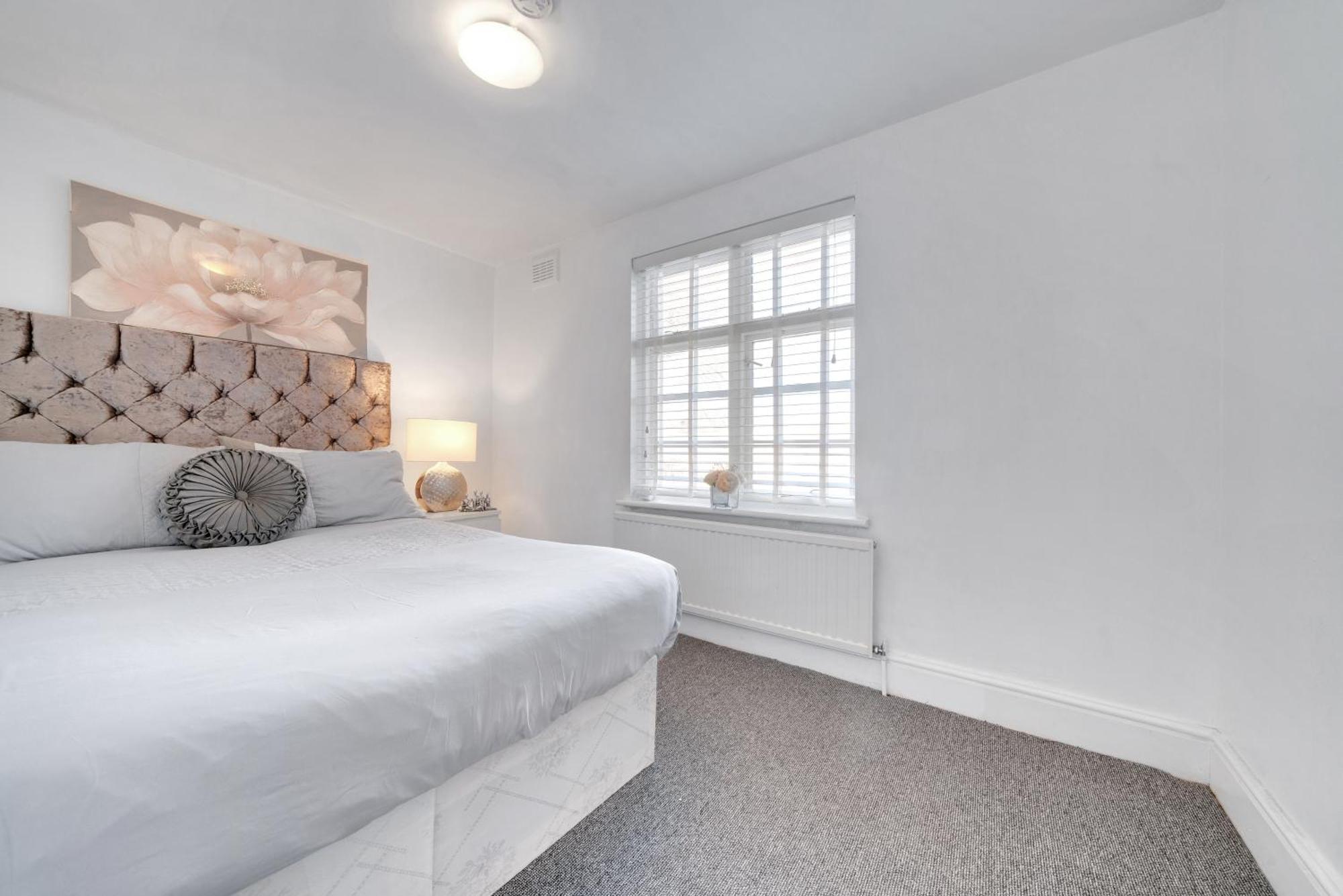 Spacious 2 Bedroom Near Excel & Canary Wharf With Free Gated Parking Appartement