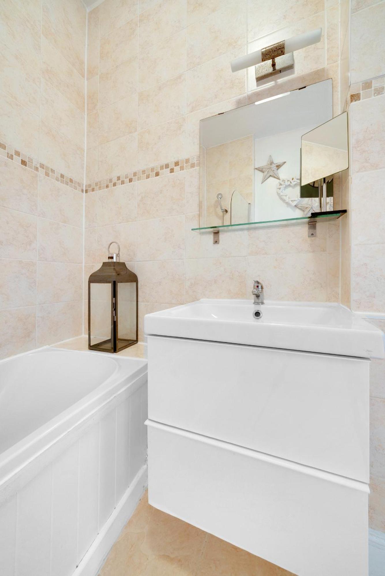 Spacious 2 Bedroom Near Excel & Canary Wharf With Free Gated Parking Appartement Londres