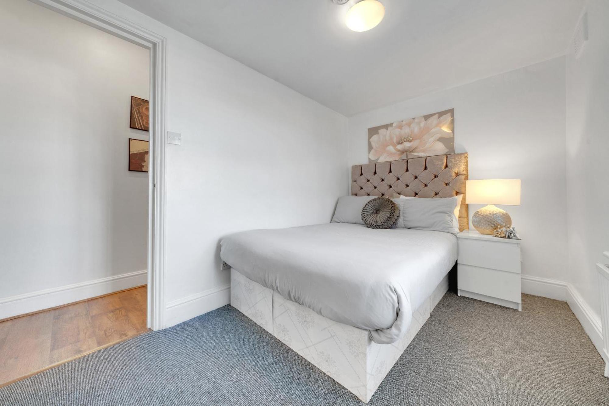 Spacious 2 Bedroom Near Excel & Canary Wharf With Free Gated Parking Londres