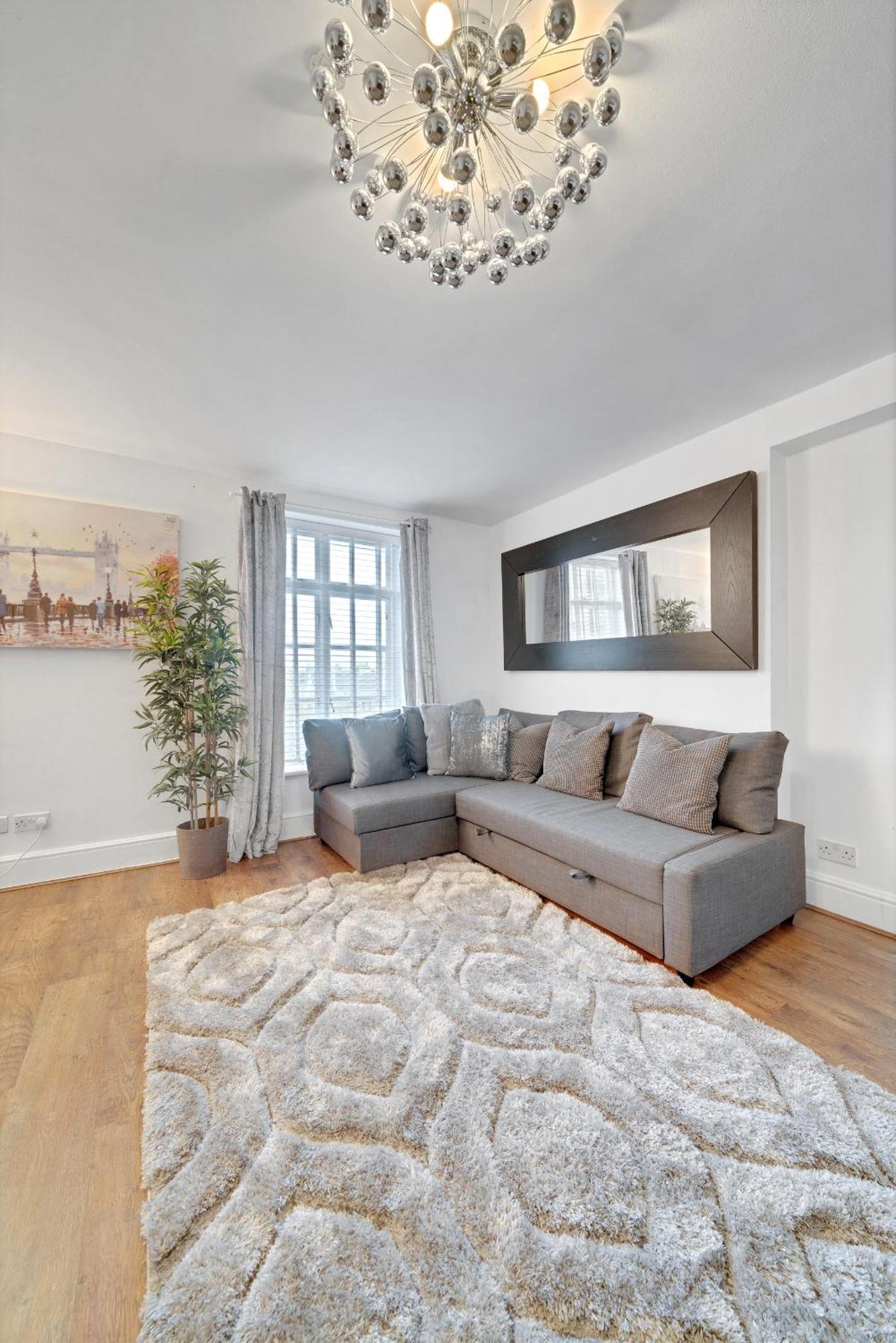 Spacious 2 Bedroom Near Excel & Canary Wharf With Free Gated Parking * Londres