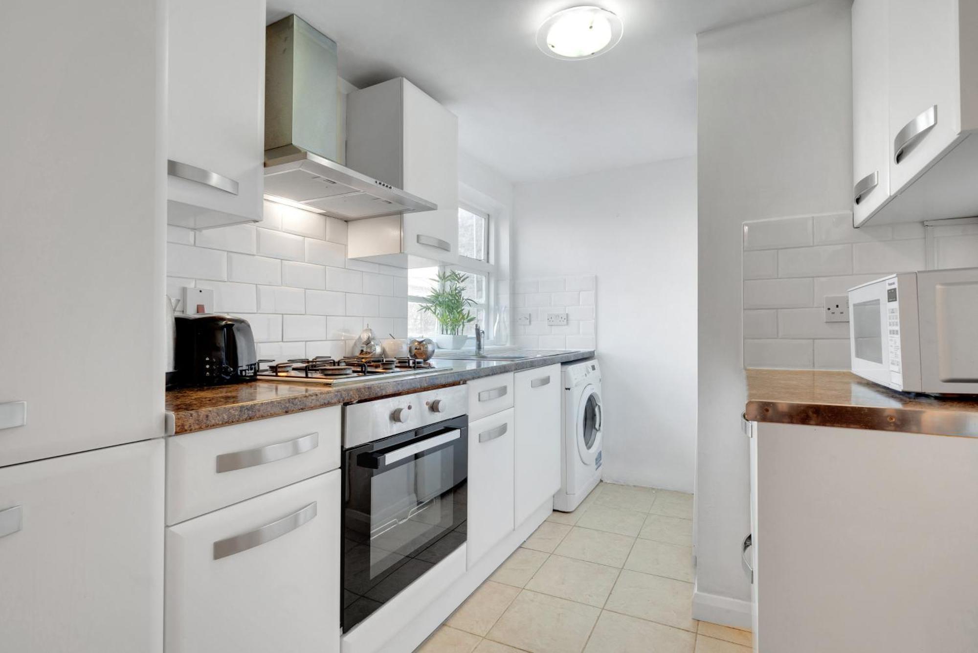 Spacious 2 Bedroom Near Excel & Canary Wharf With Free Gated Parking