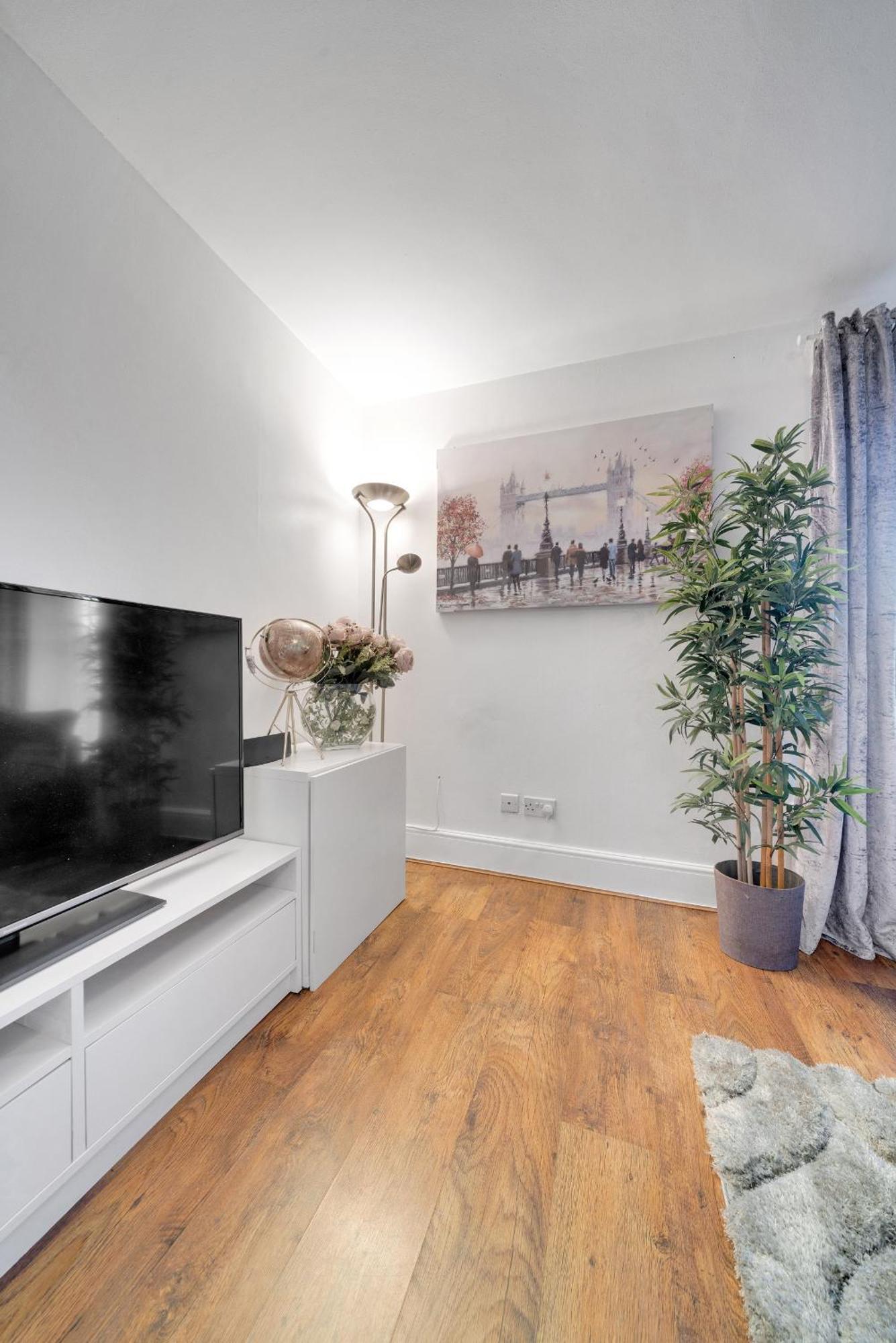 Appartement Spacious 2 Bedroom Near Excel & Canary Wharf With Free Gated Parking *