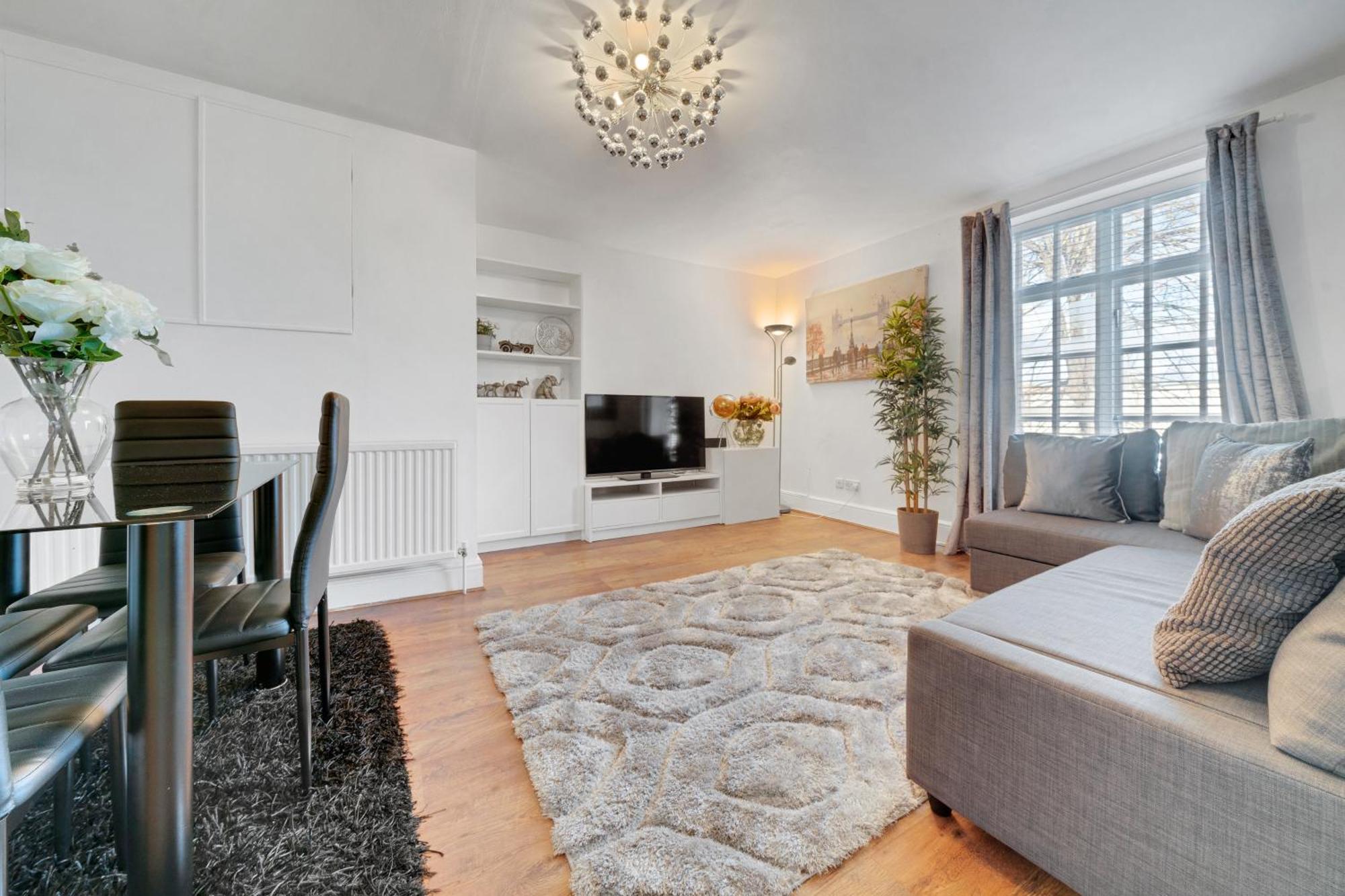 Spacious 2 Bedroom Near Excel & Canary Wharf With Free Gated Parking * Londres