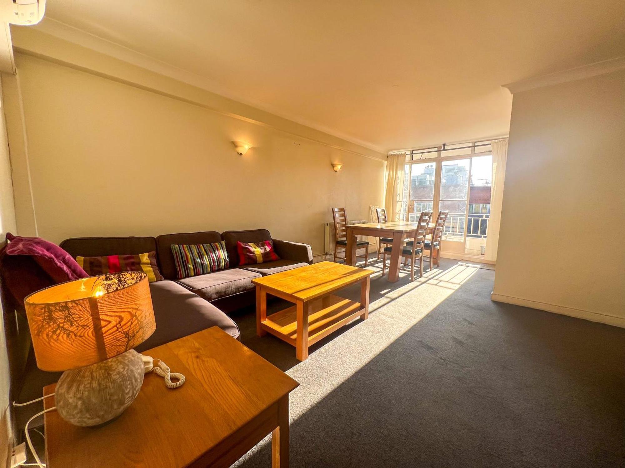 Collection In Prestigious Mayfair Location Londres
