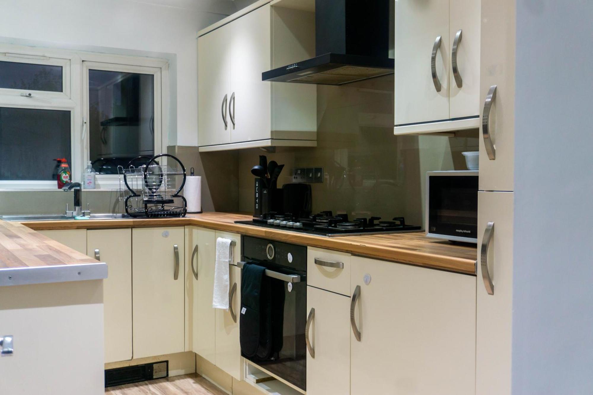 Modern, Cozy 3-bed House In Perfect For Families, Contractors And Groups! Apartamento Londres